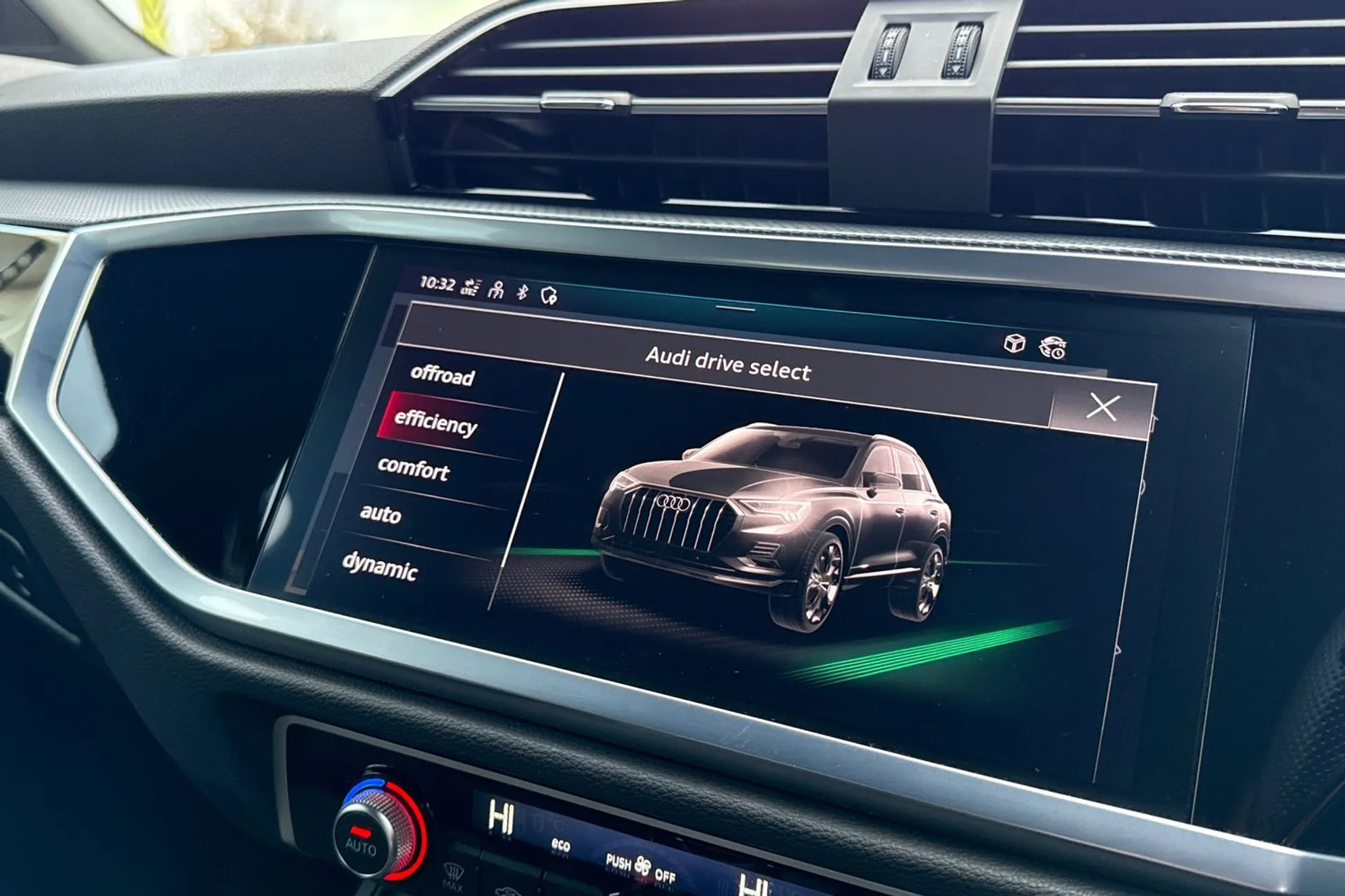 Audi Q3 thumbnail image number 20