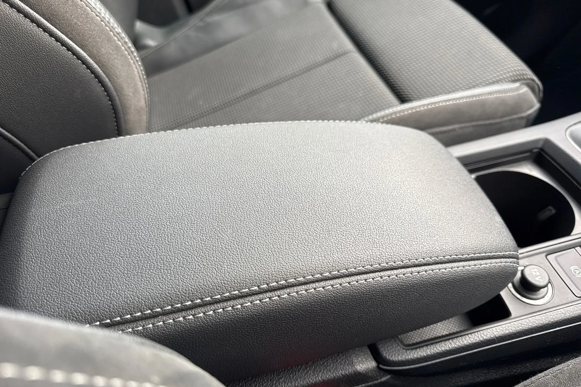 Audi Q3 thumbnail image number 44