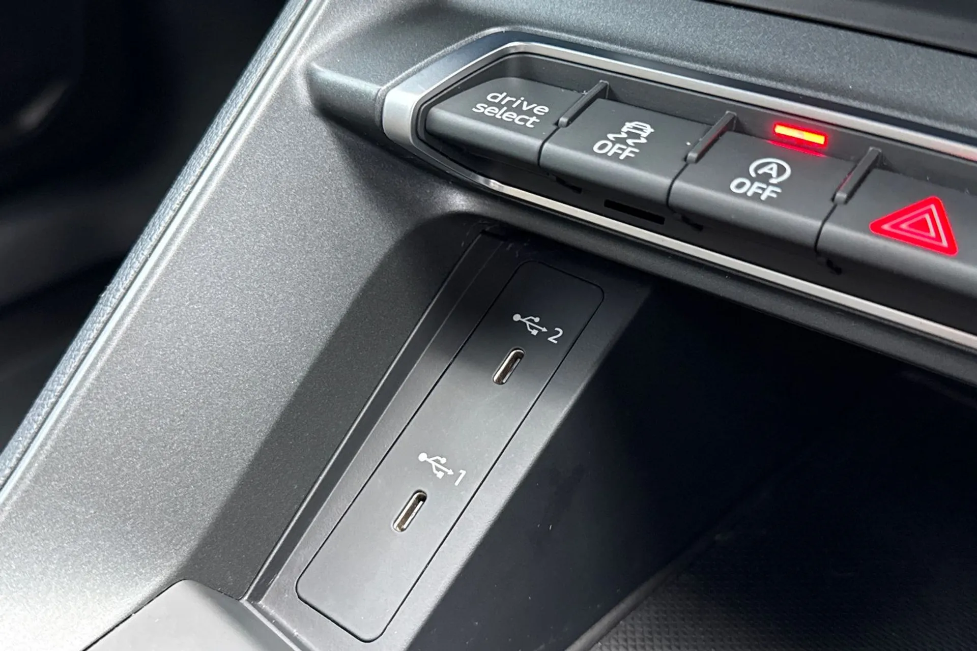 Audi Q3 thumbnail image number 26