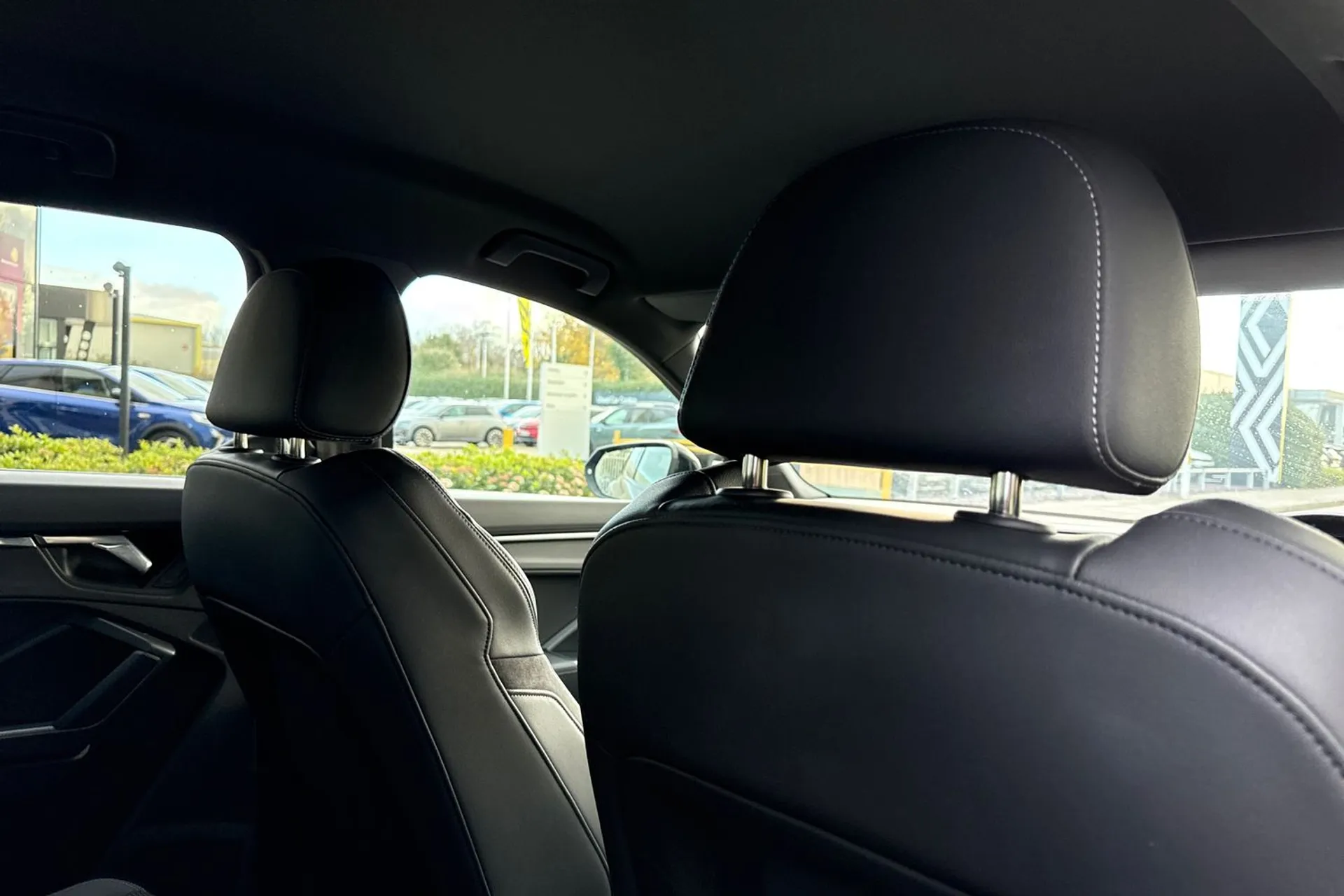 Audi Q3 thumbnail image number 25