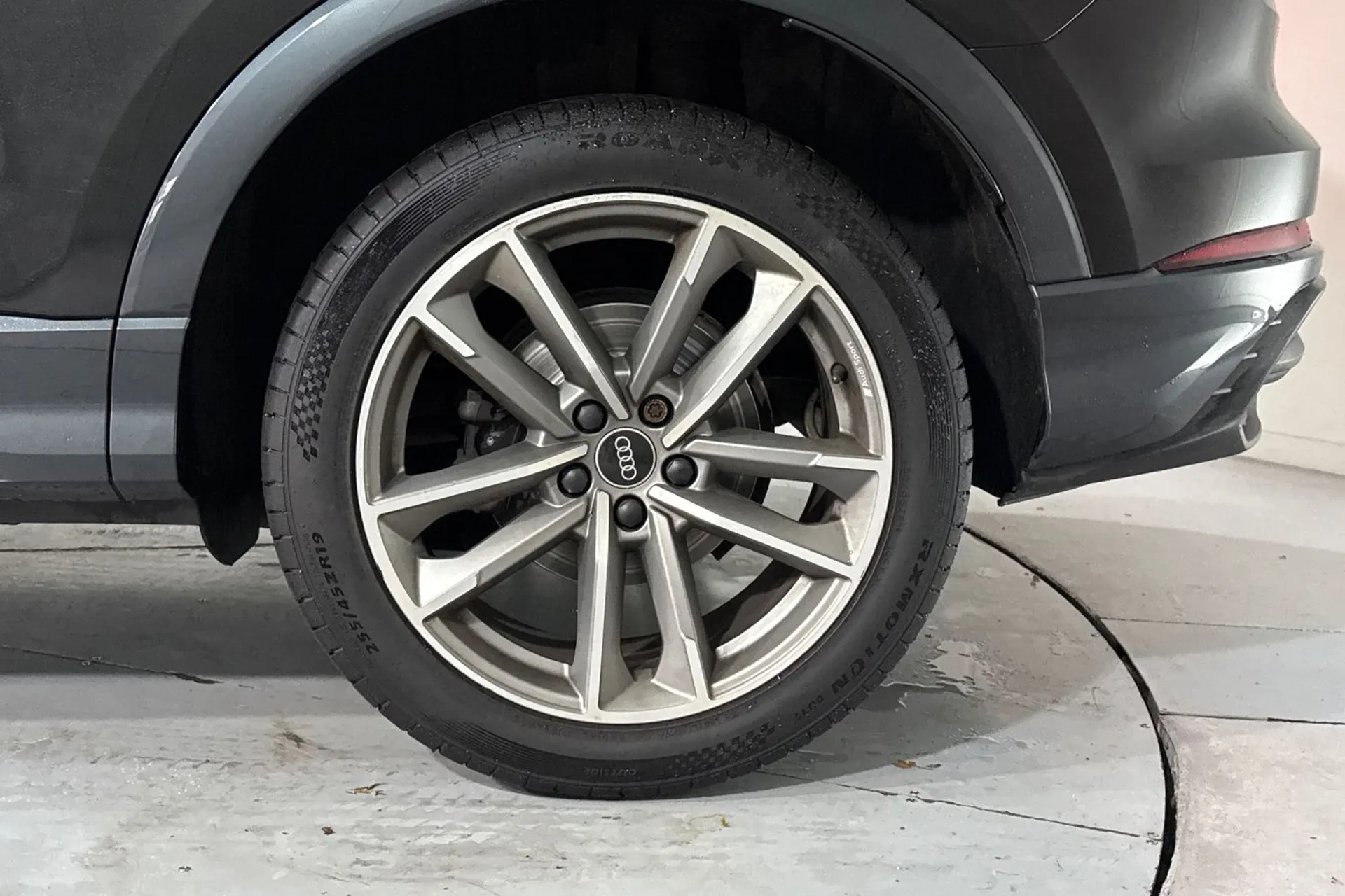 Audi Q3 thumbnail image number 12