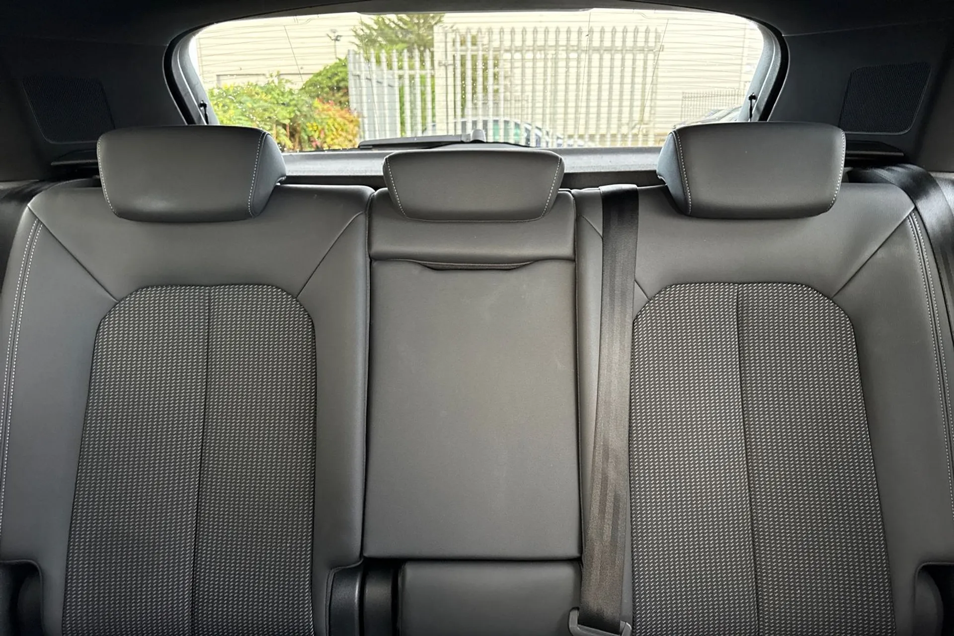 Audi Q3 thumbnail image number 37