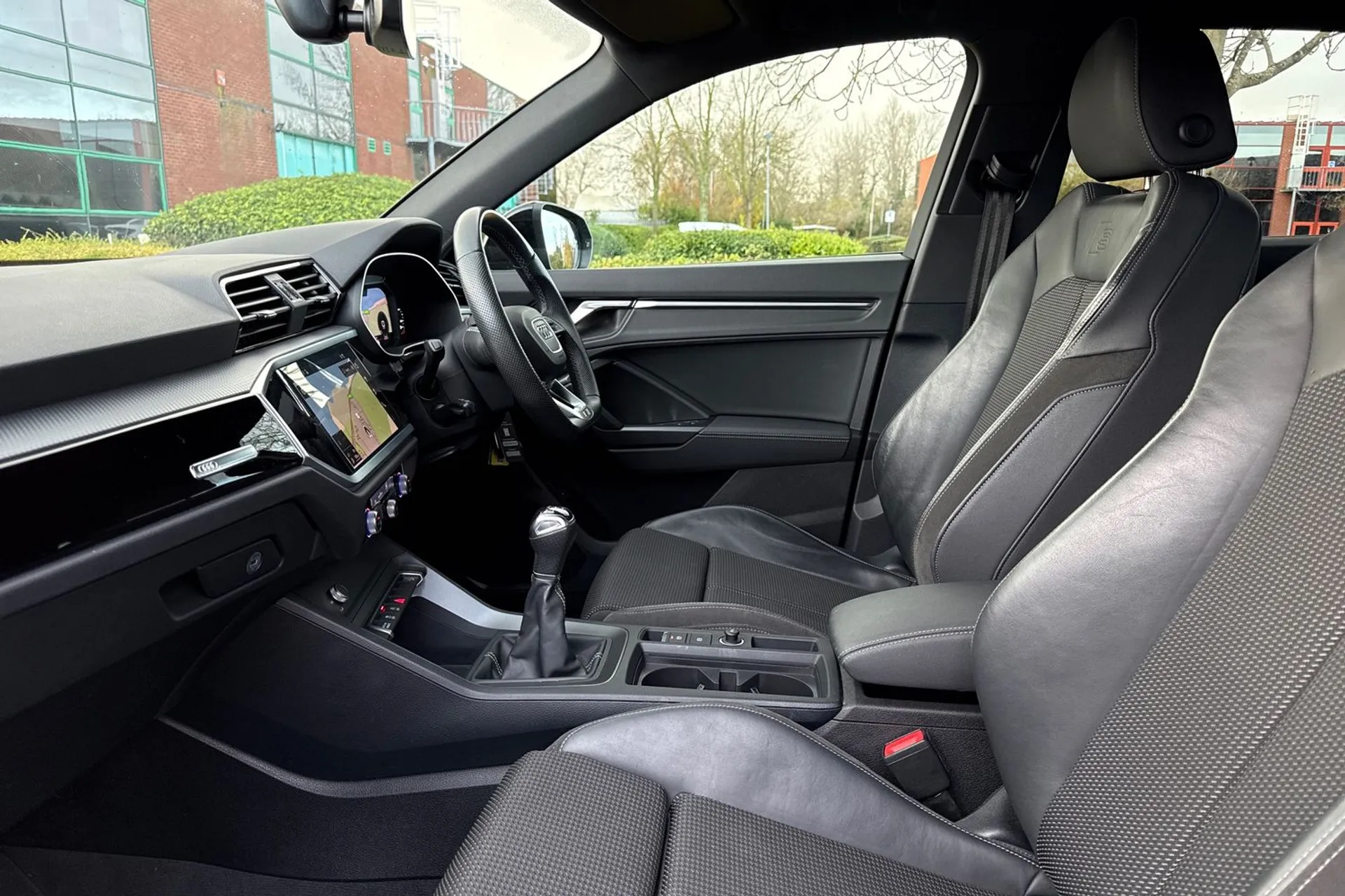 Audi Q3 thumbnail image number 35