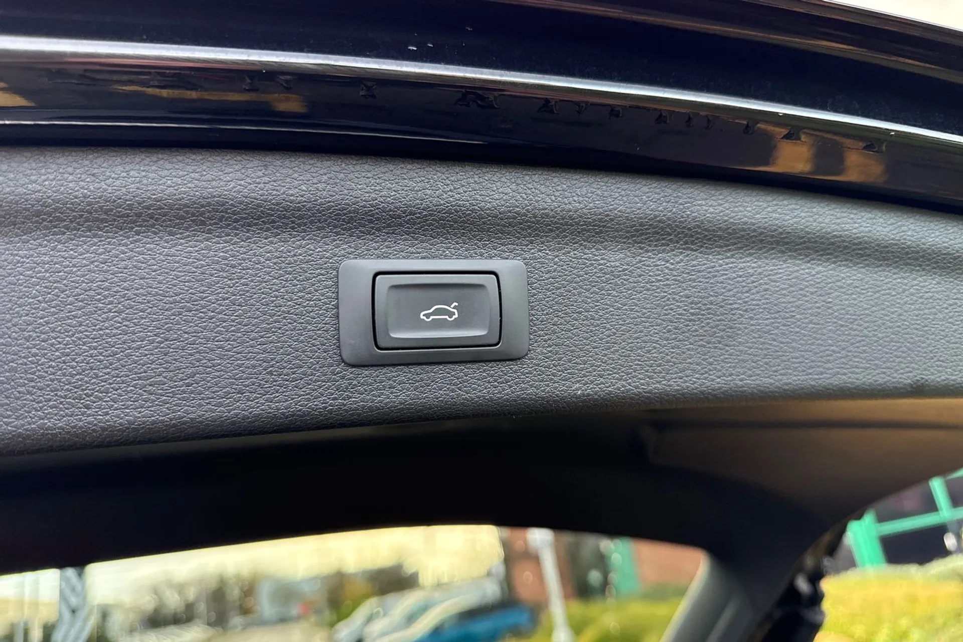 Audi Q3 thumbnail image number 19