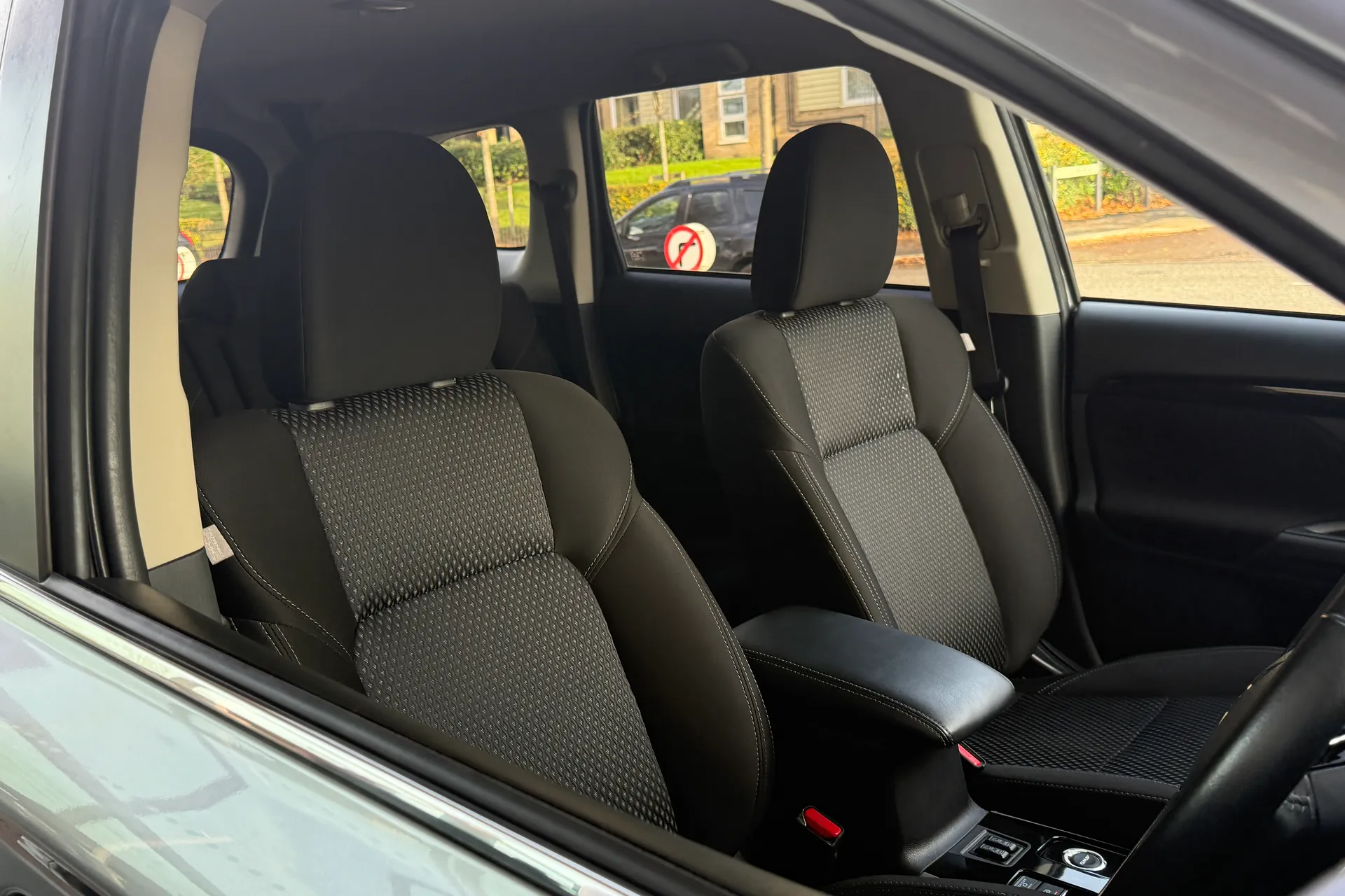 MITSUBISHI OUTLANDER thumbnail image number 32