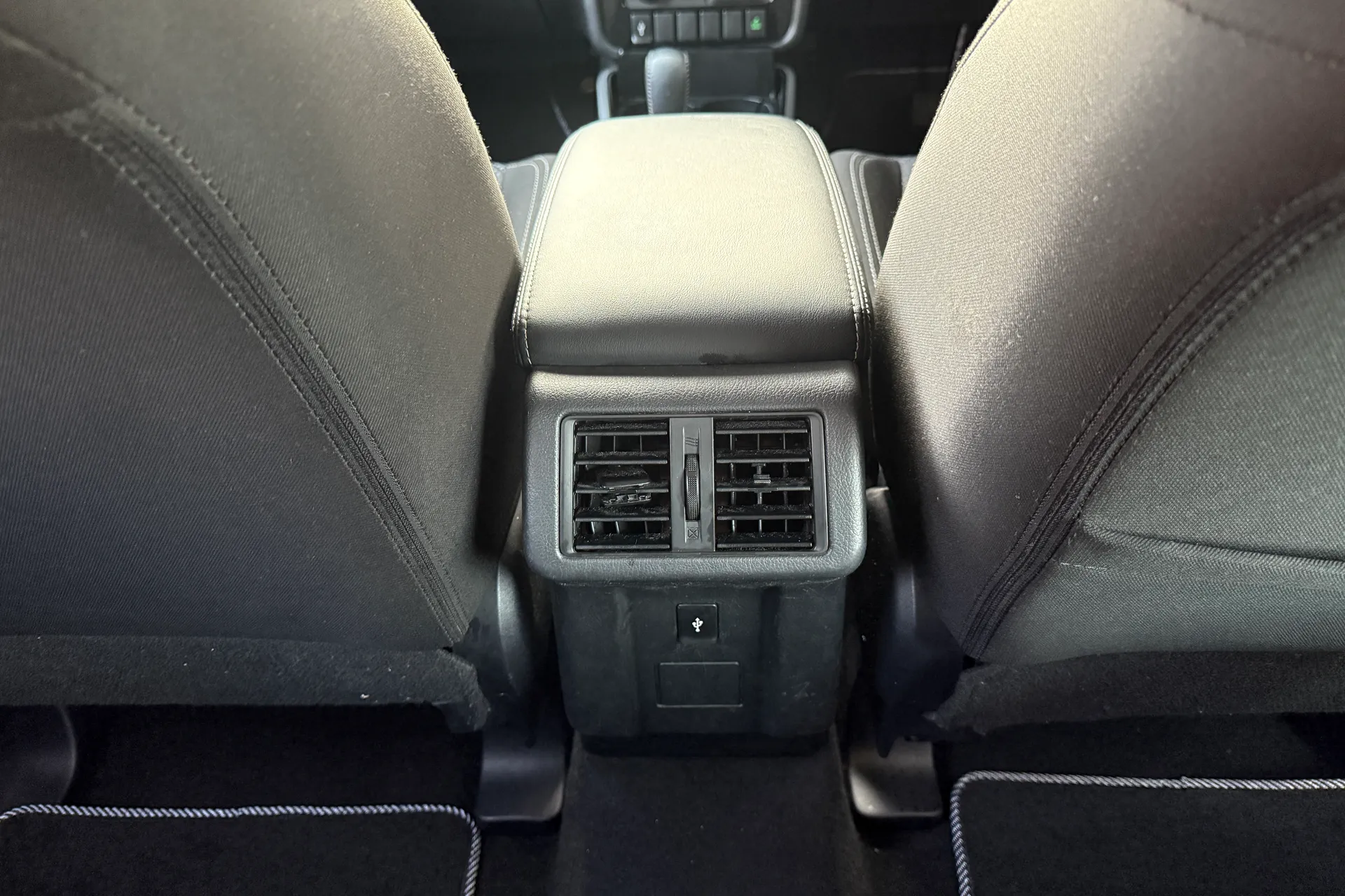 MITSUBISHI OUTLANDER thumbnail image number 38