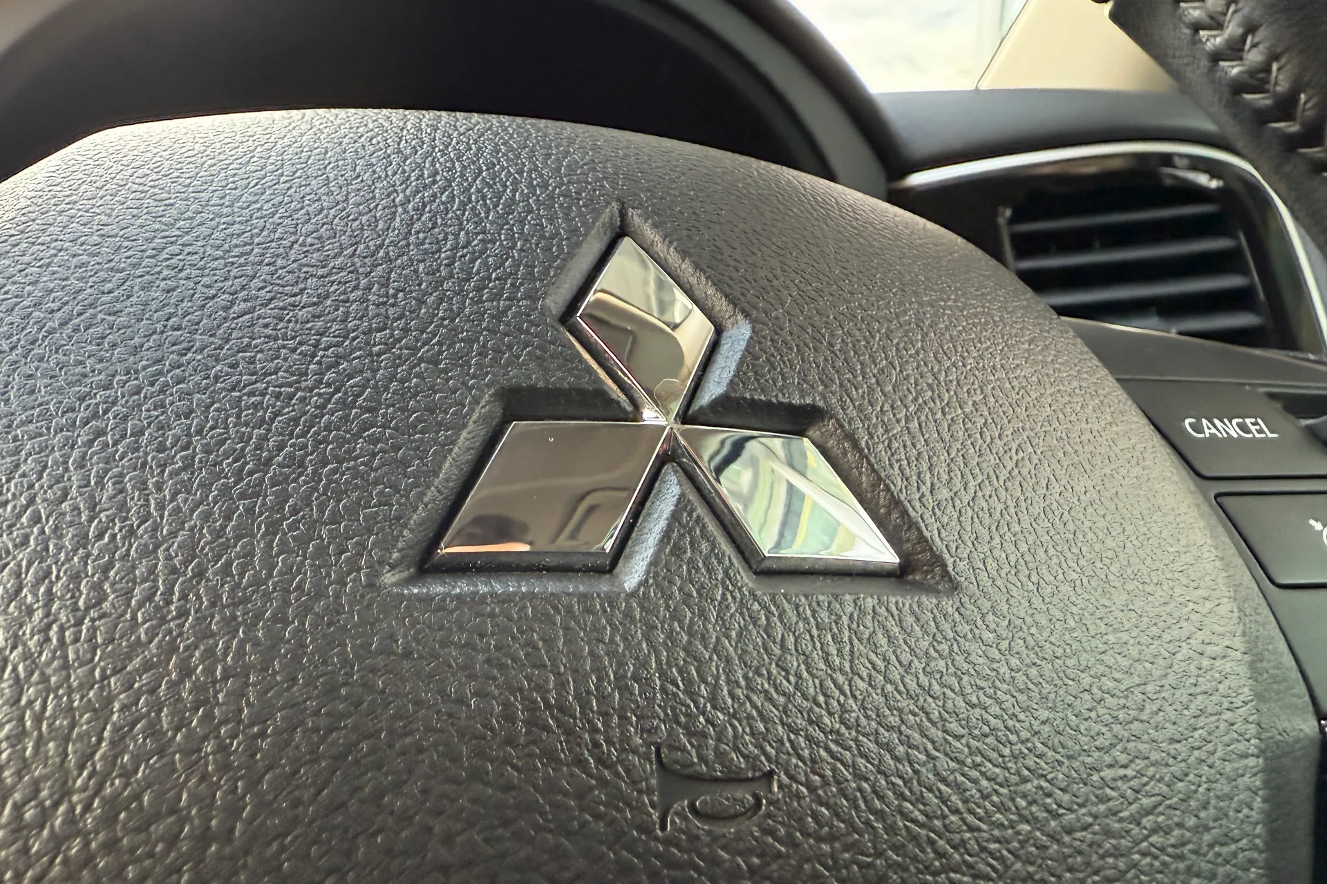 MITSUBISHI OUTLANDER thumbnail image number 12