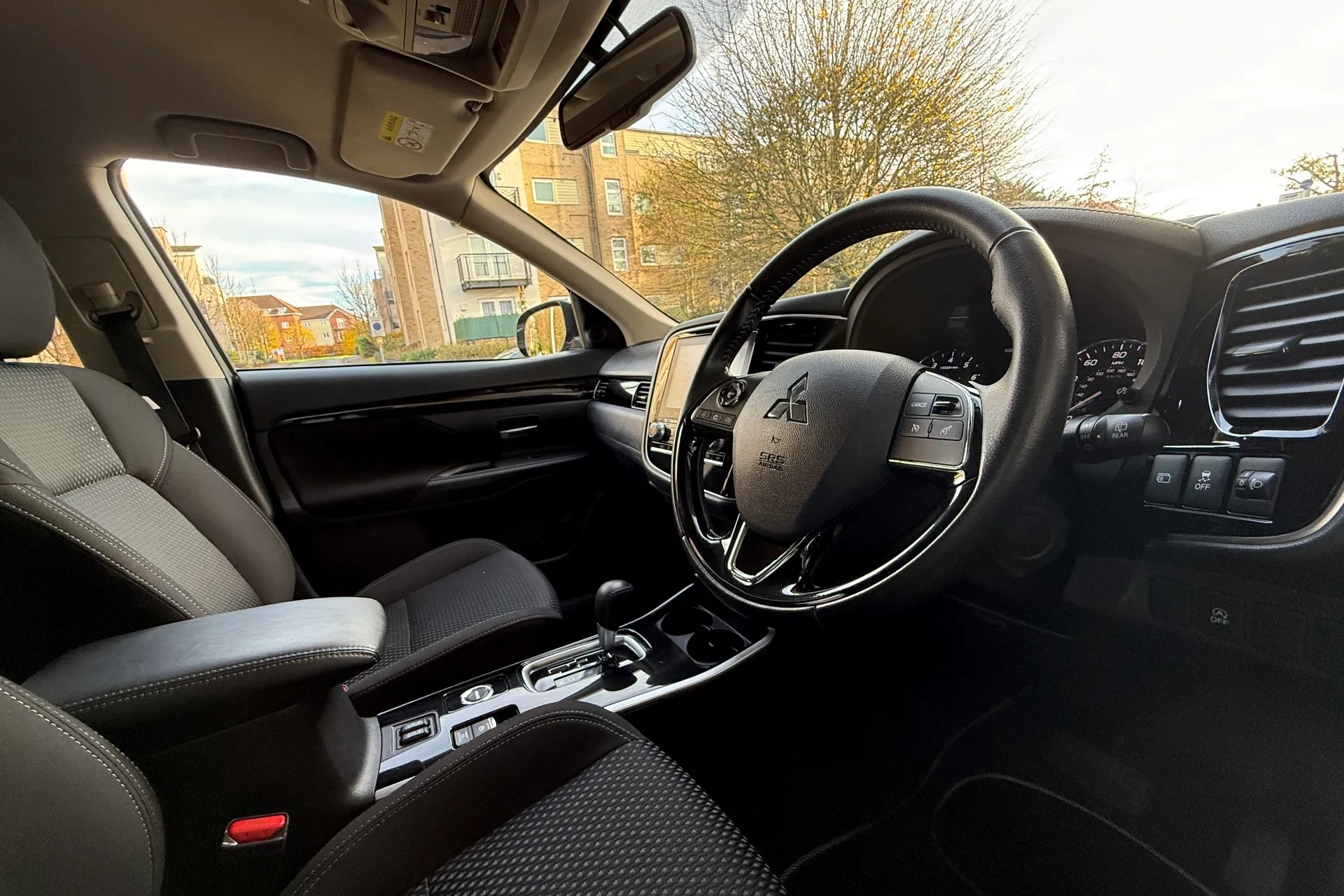 MITSUBISHI OUTLANDER thumbnail image number 9