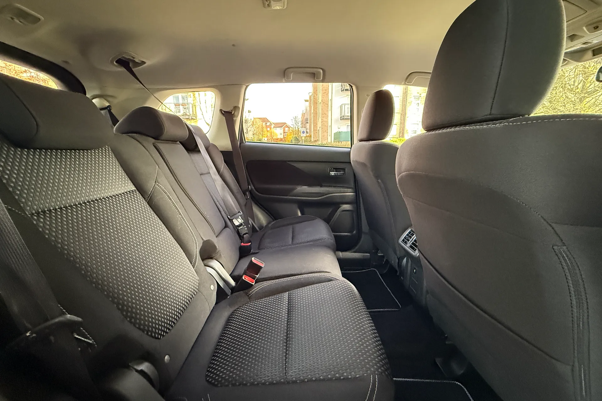 MITSUBISHI OUTLANDER thumbnail image number 37