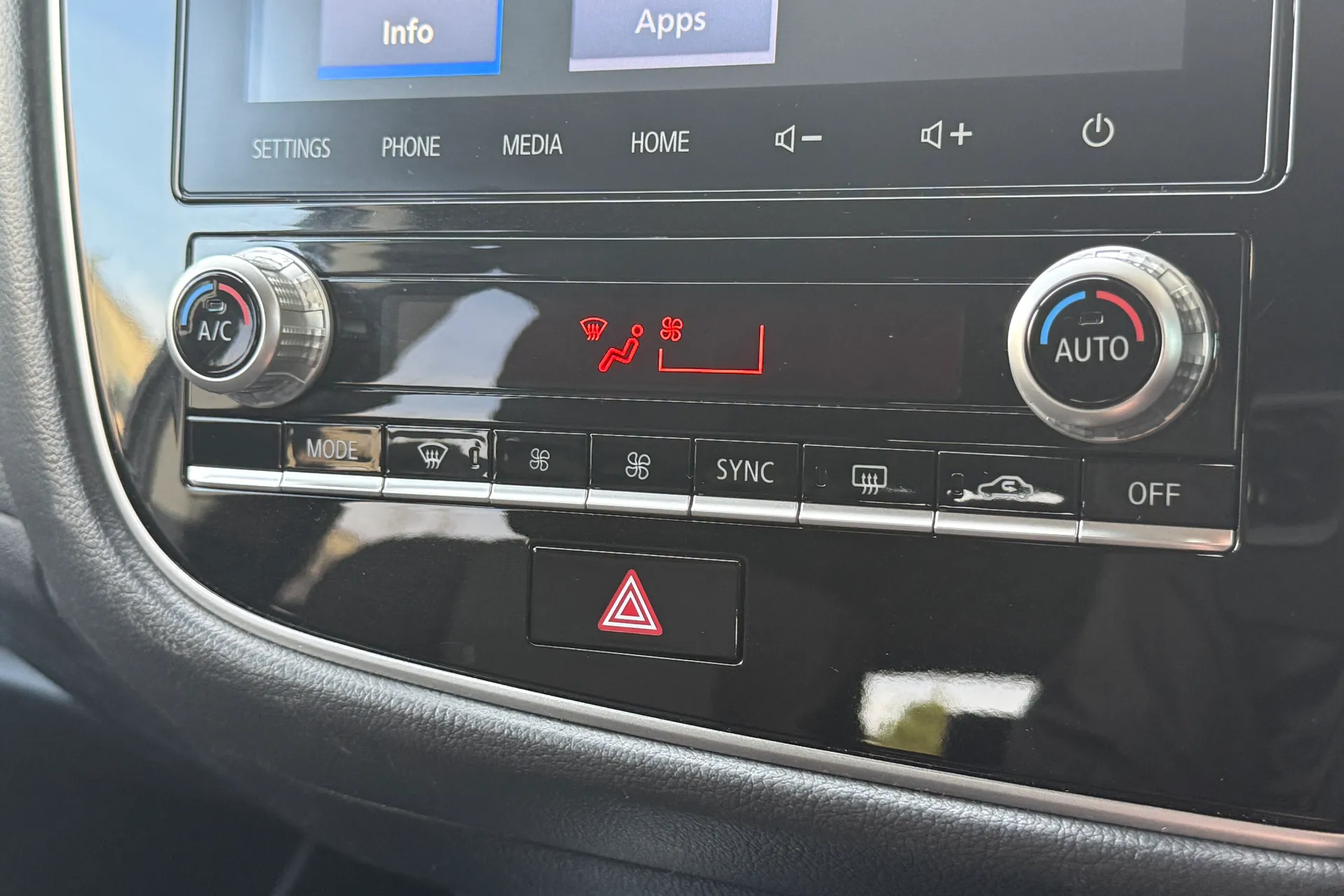 MITSUBISHI OUTLANDER thumbnail image number 62