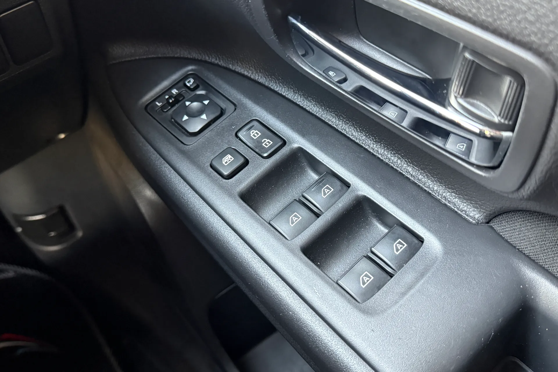 MITSUBISHI OUTLANDER thumbnail image number 28