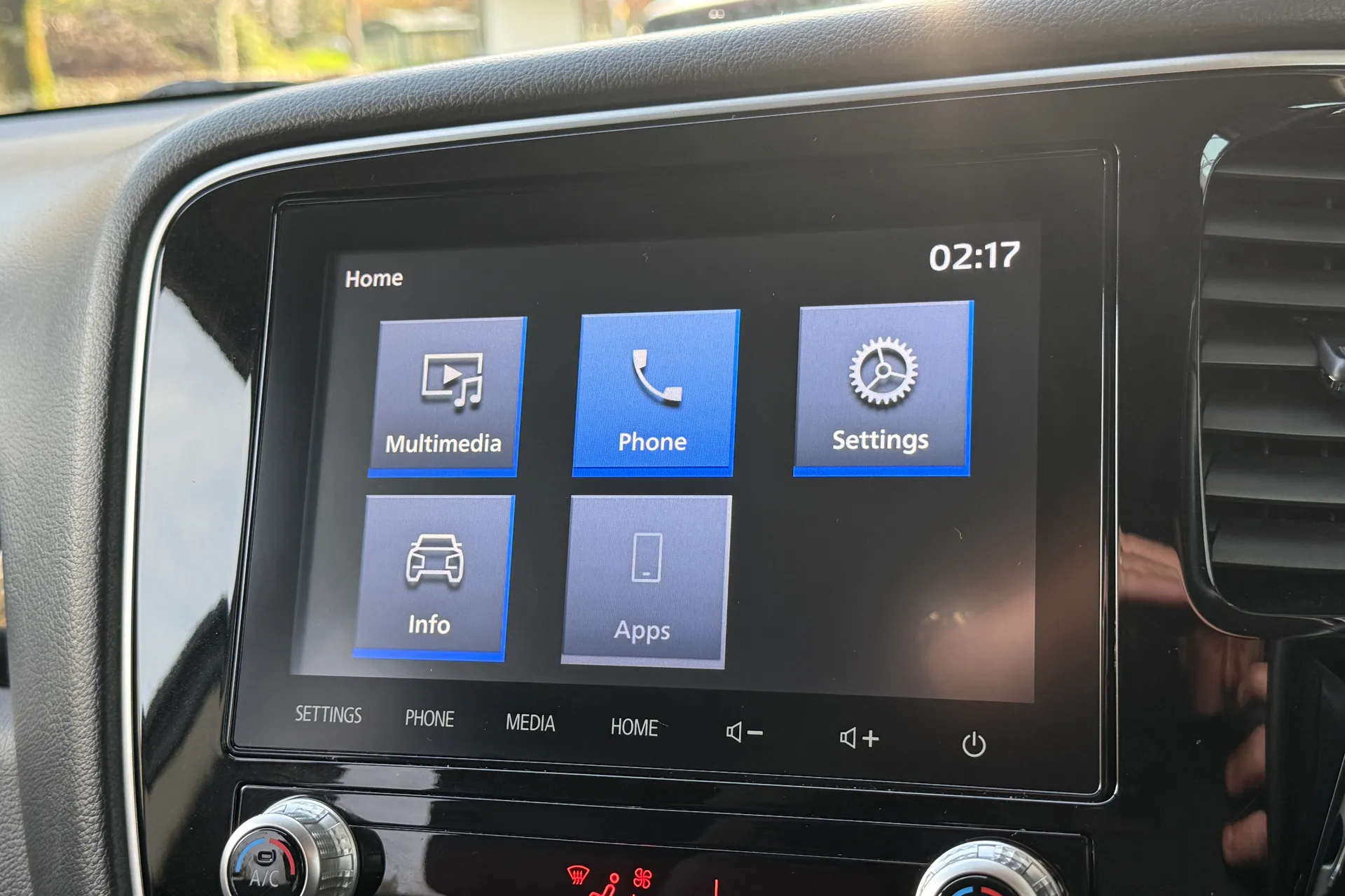 MITSUBISHI OUTLANDER thumbnail image number 4