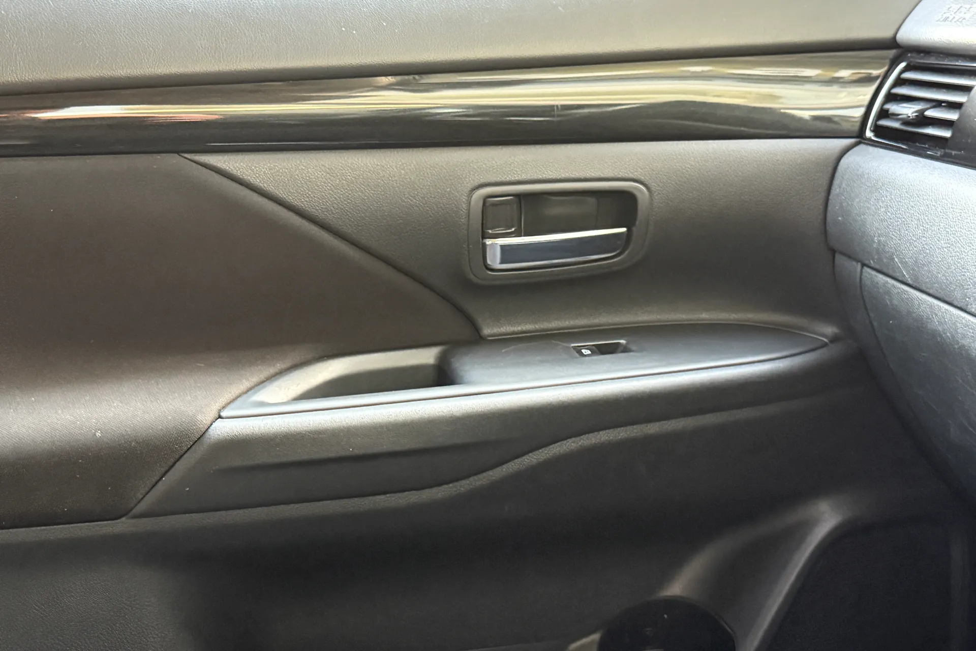 MITSUBISHI OUTLANDER thumbnail image number 25