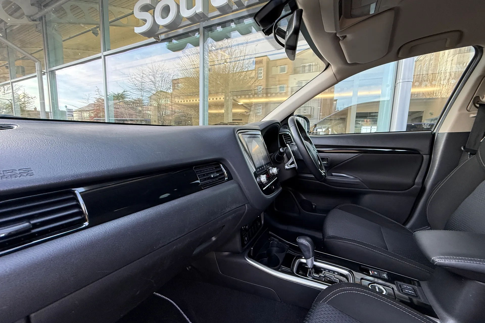 MITSUBISHI OUTLANDER thumbnail image number 6