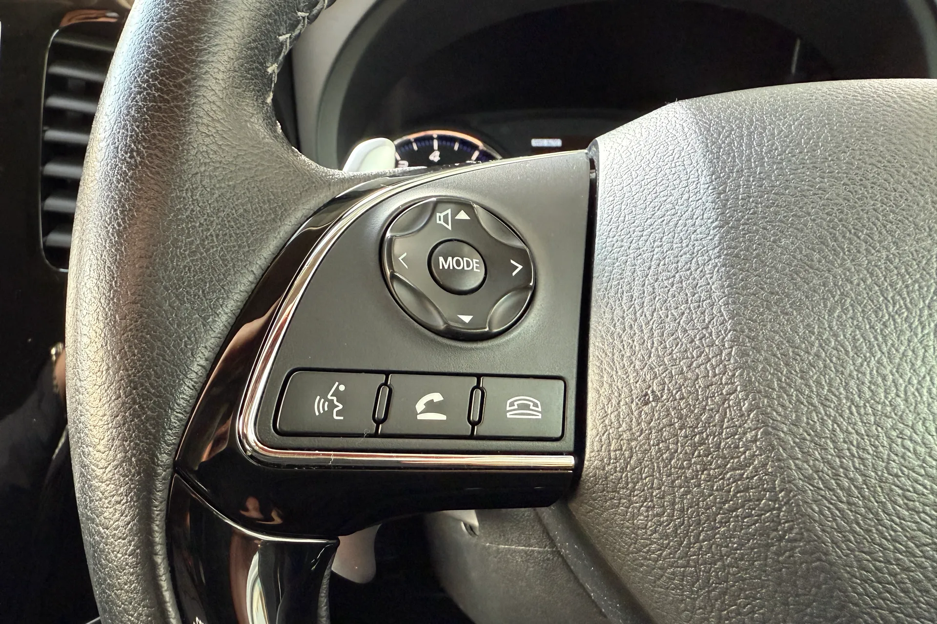 MITSUBISHI OUTLANDER thumbnail image number 10