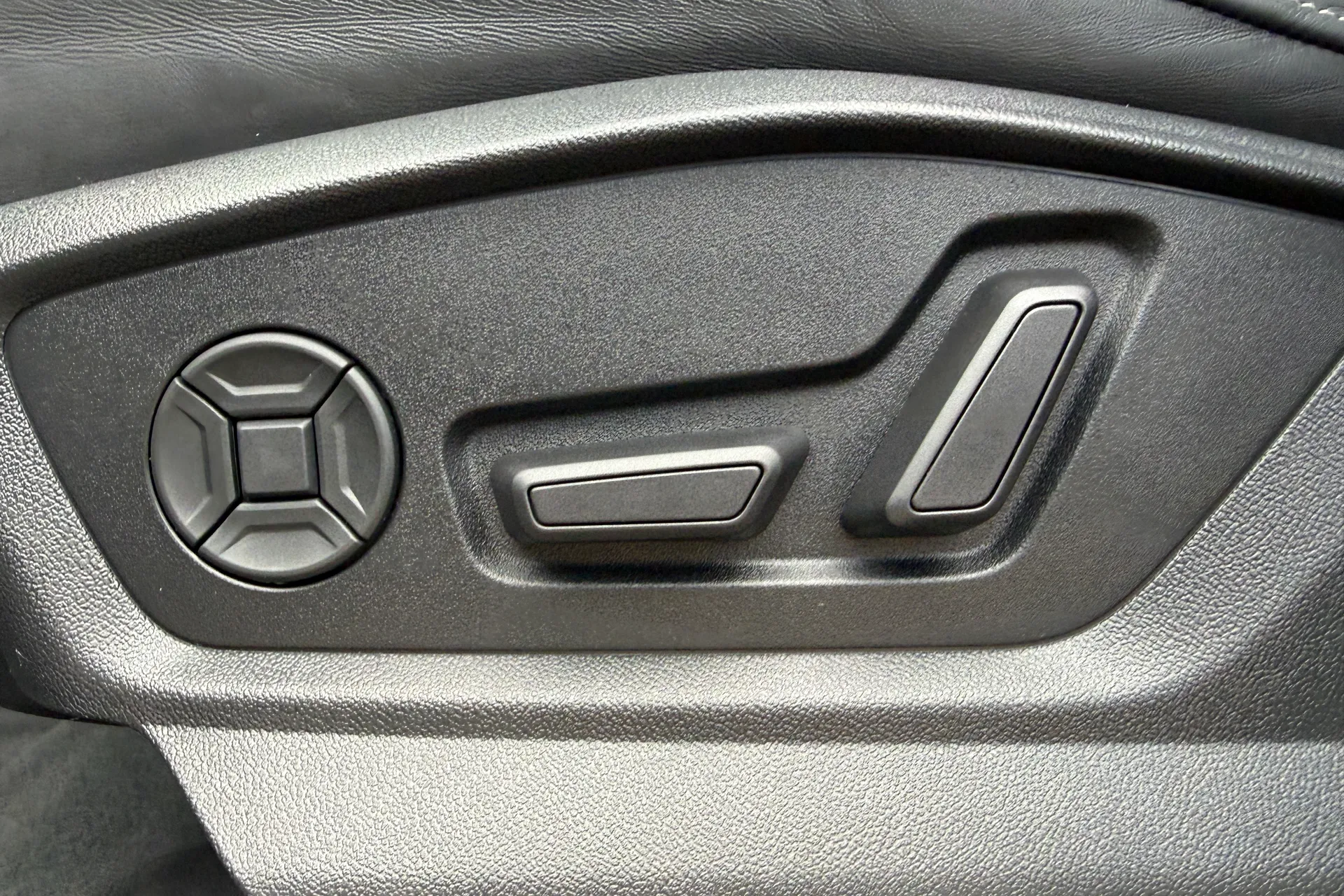 Audi Q8 thumbnail image number 16