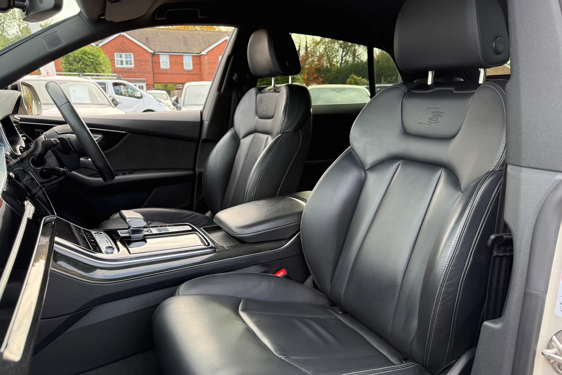 Audi Q8 thumbnail image number 33