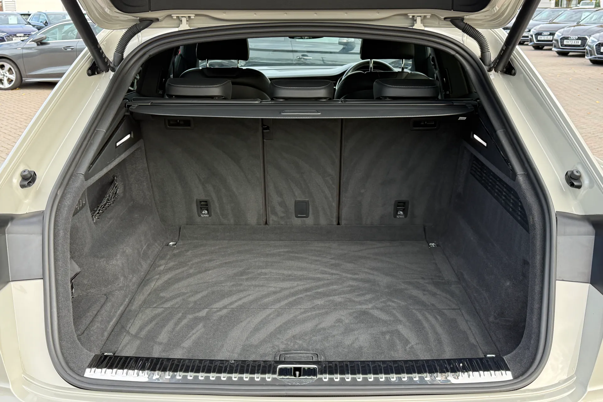 Audi Q8 thumbnail image number 37