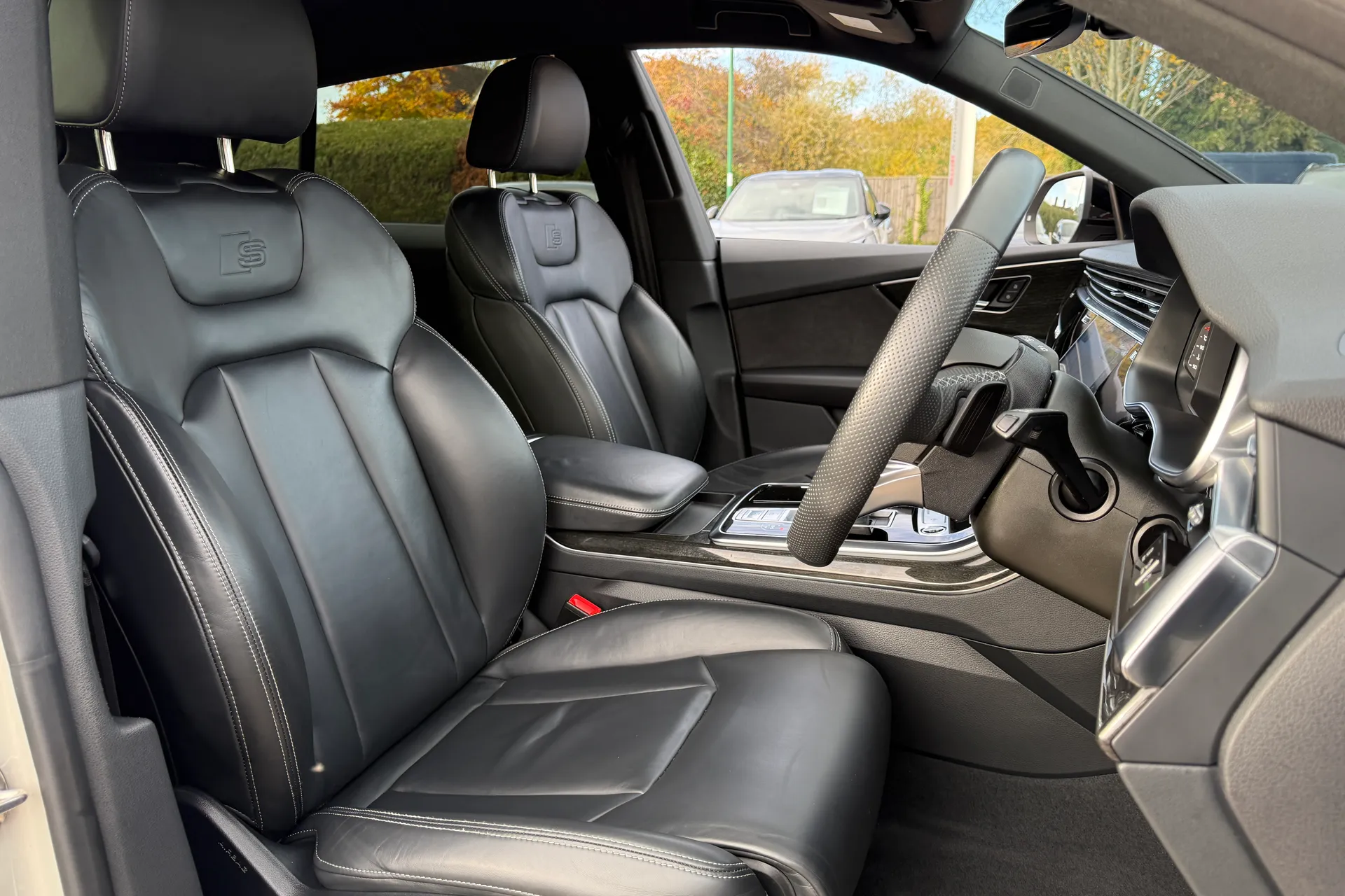 Audi Q8 thumbnail image number 30