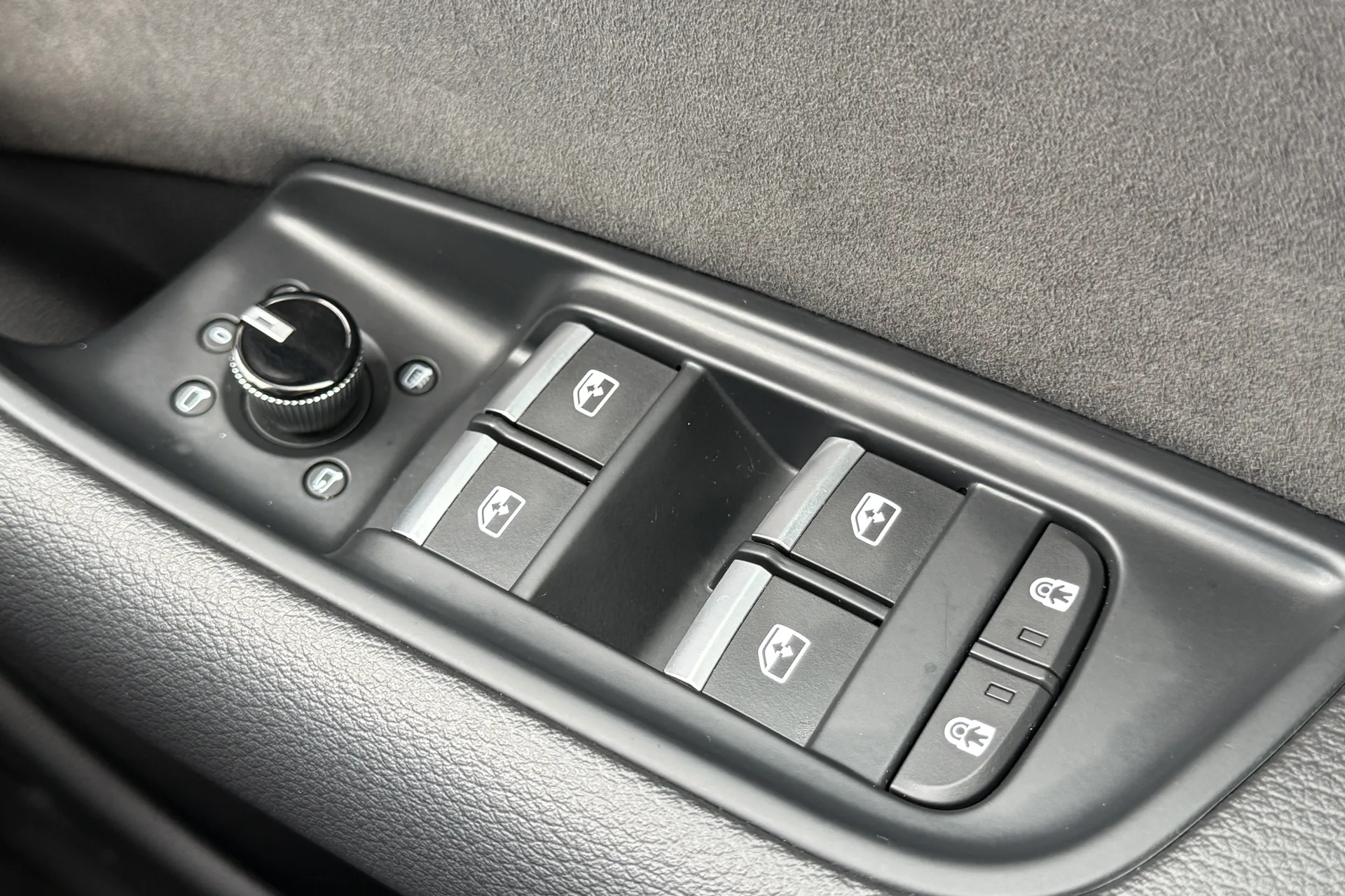 Audi Q8 thumbnail image number 22