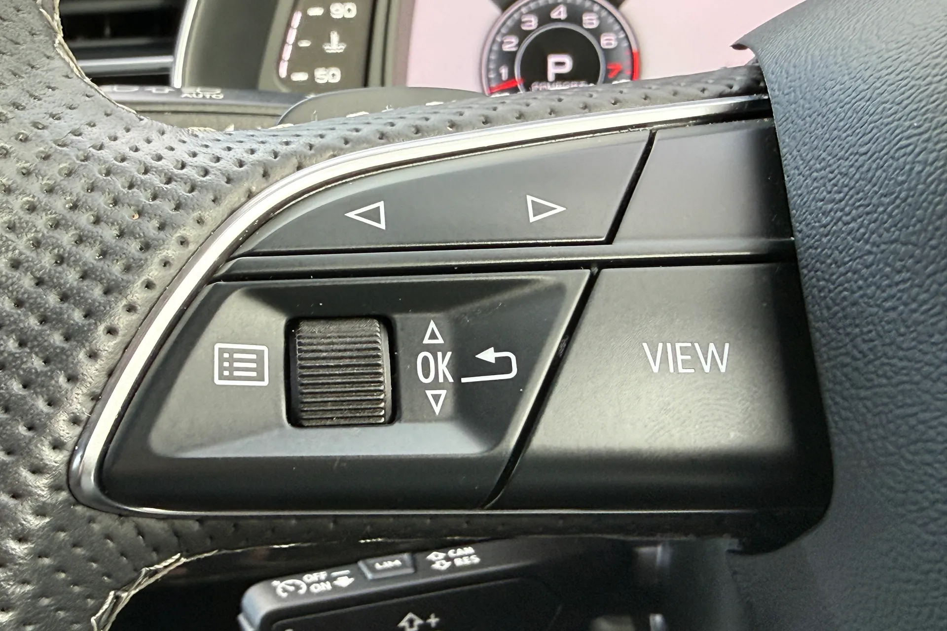 Audi Q8 thumbnail image number 24