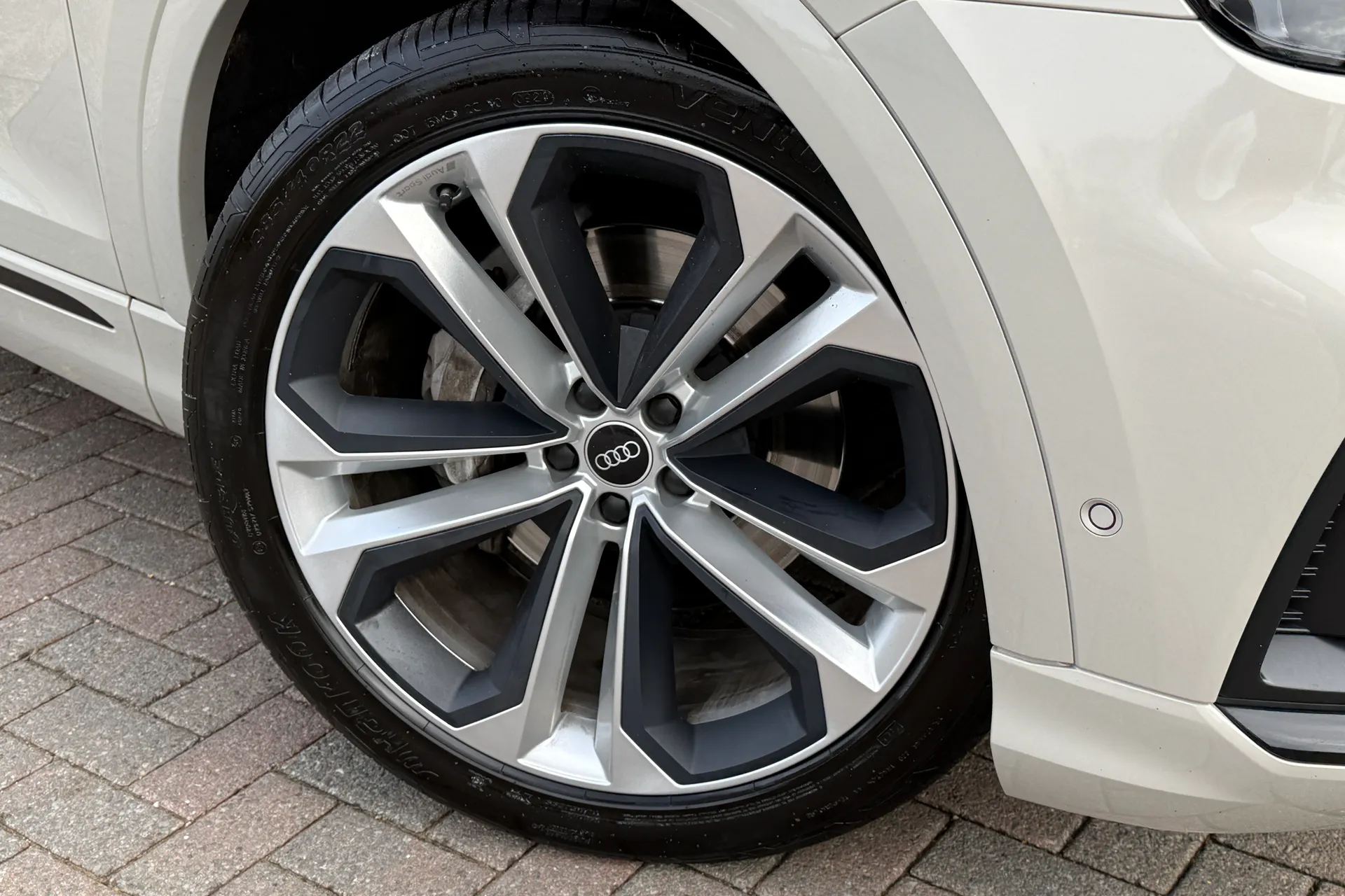 Audi Q8 thumbnail image number 8