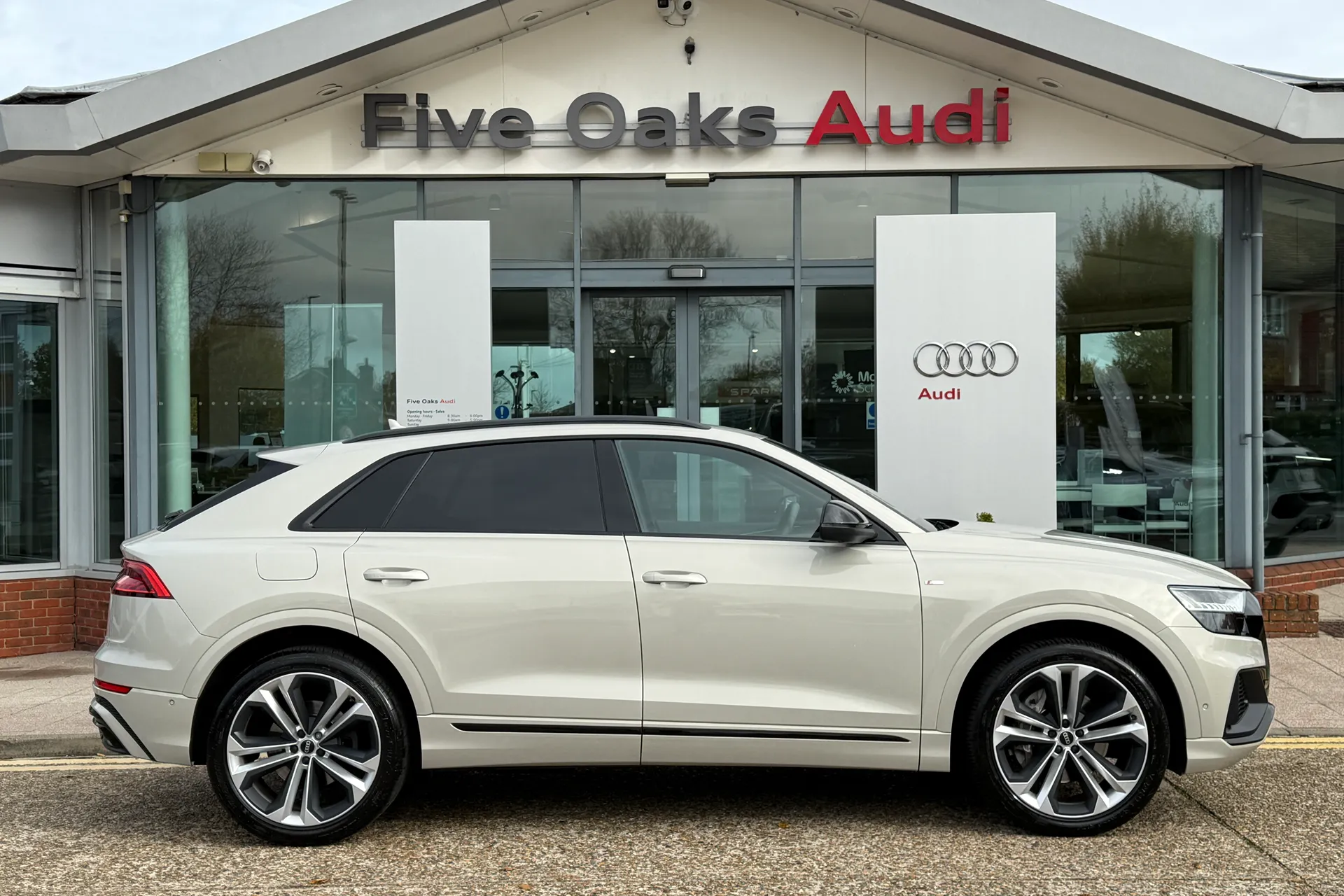 Audi Q8 thumbnail image number 2