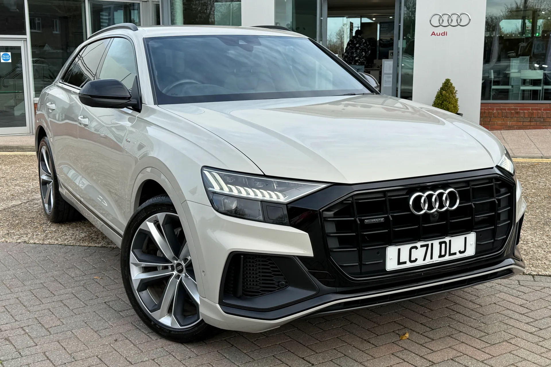 Audi Q8 thumbnail image number 27