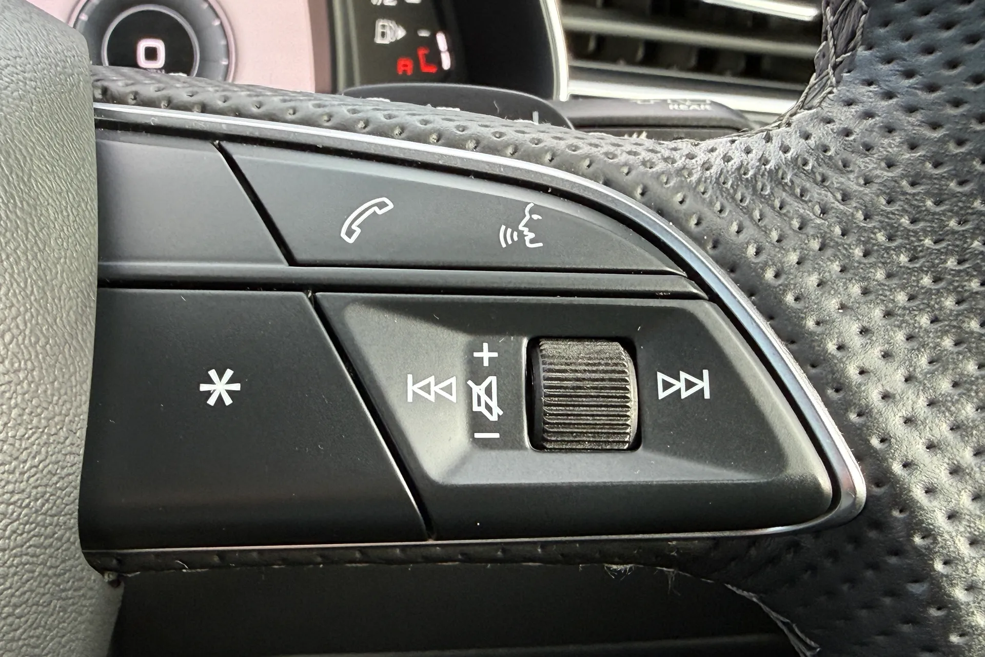 Audi Q8 thumbnail image number 25