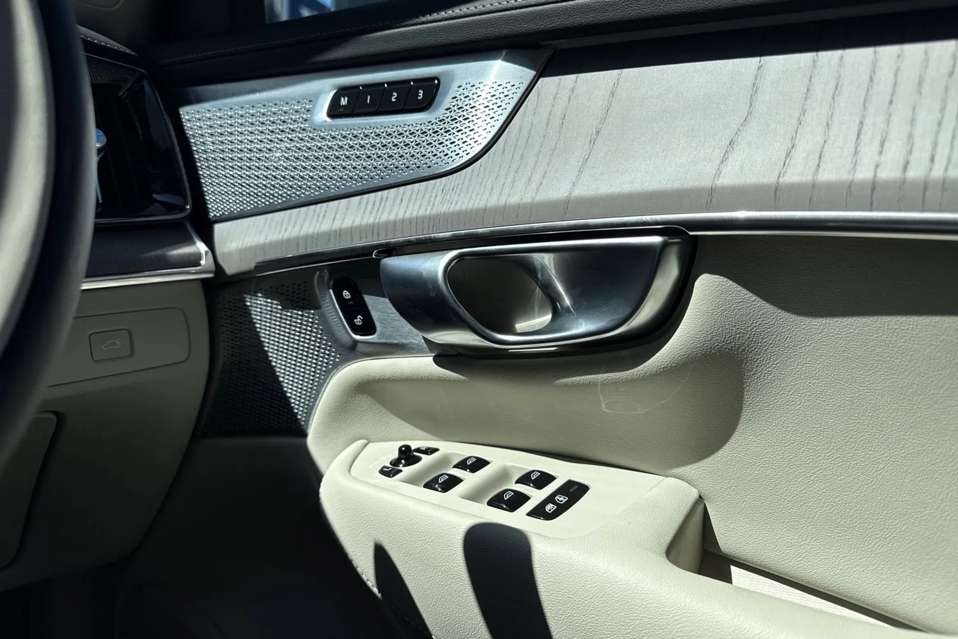 Volvo XC90 thumbnail image number 43