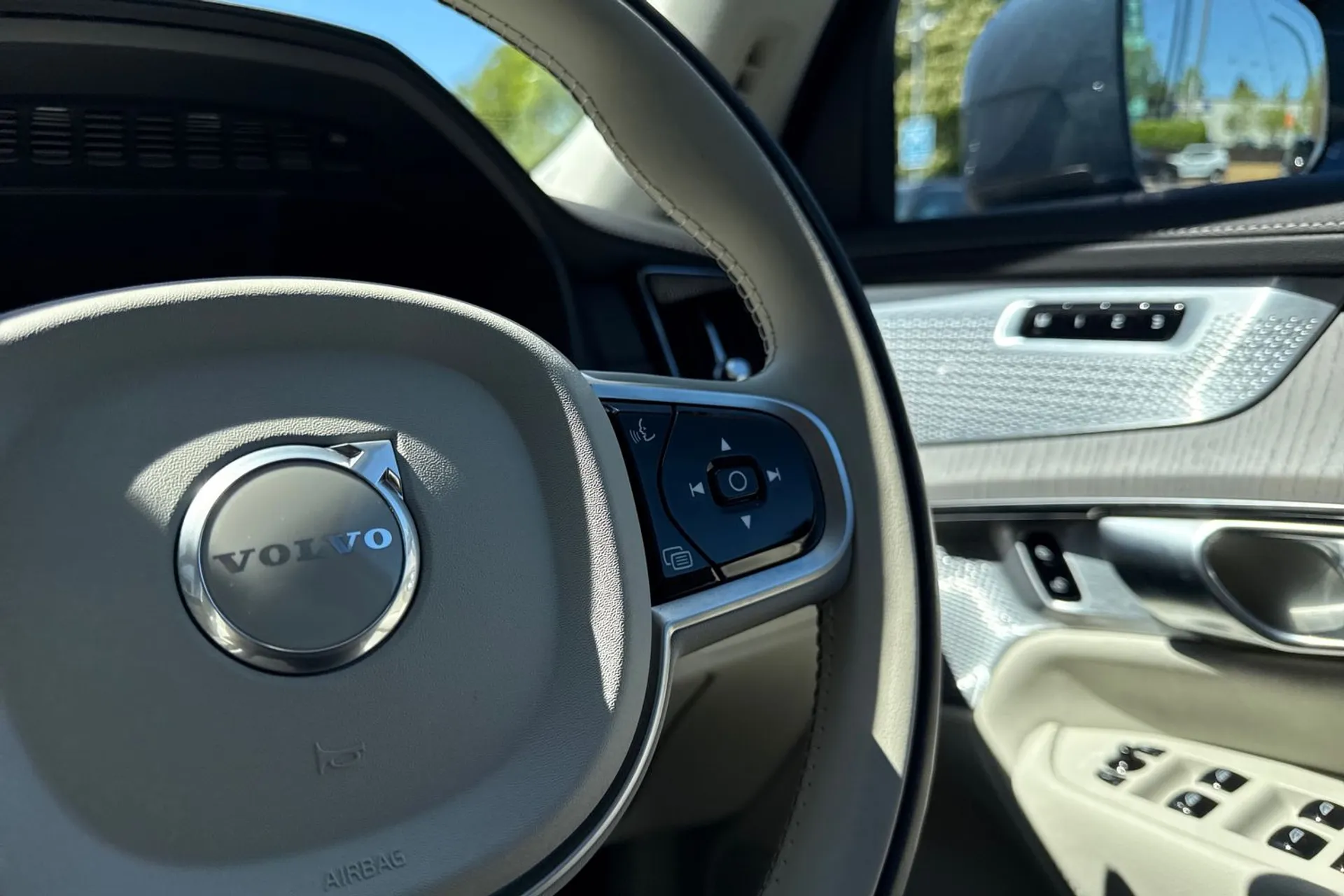 Volvo XC90 thumbnail image number 39