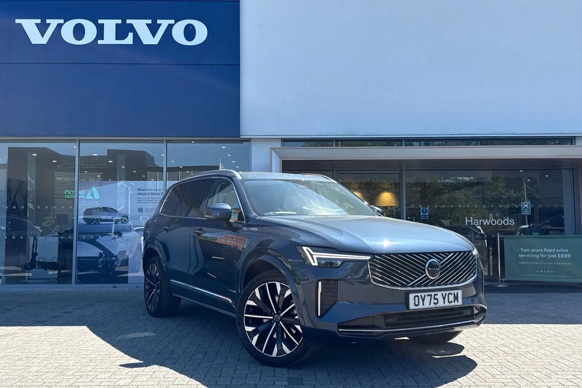 Volvo XC90 focused image
