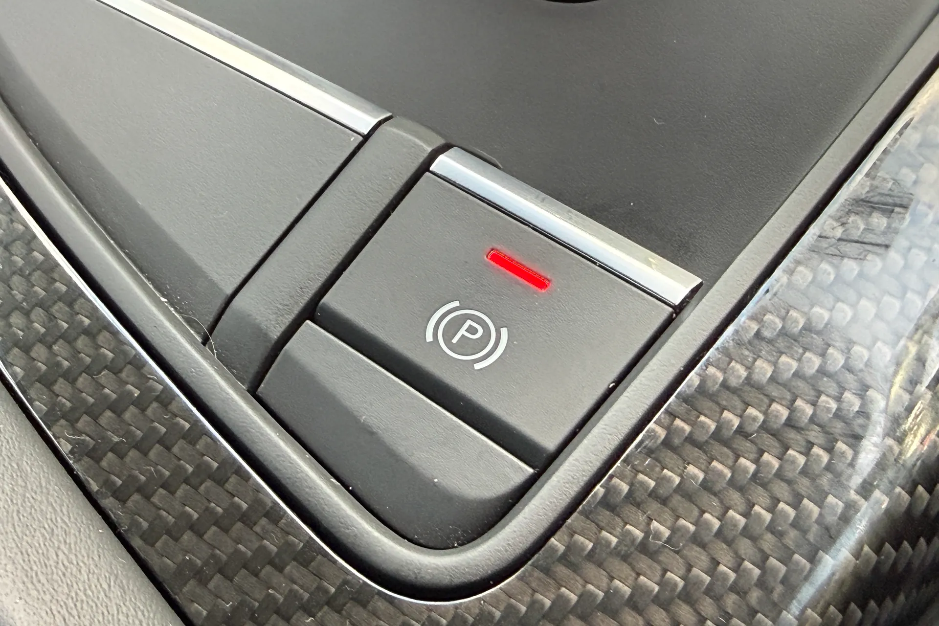 Audi R8 thumbnail image number 36