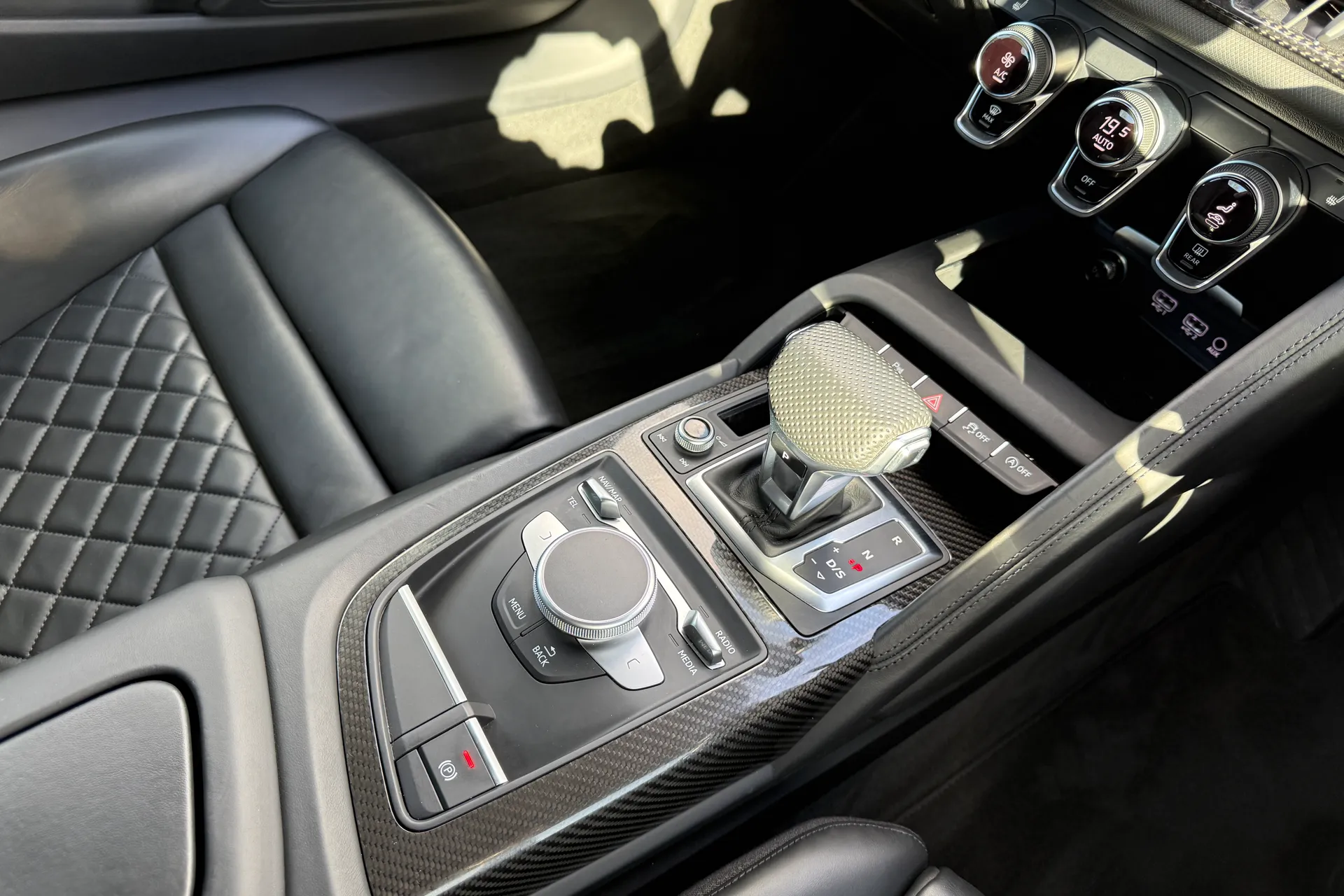 Audi R8 thumbnail image number 35