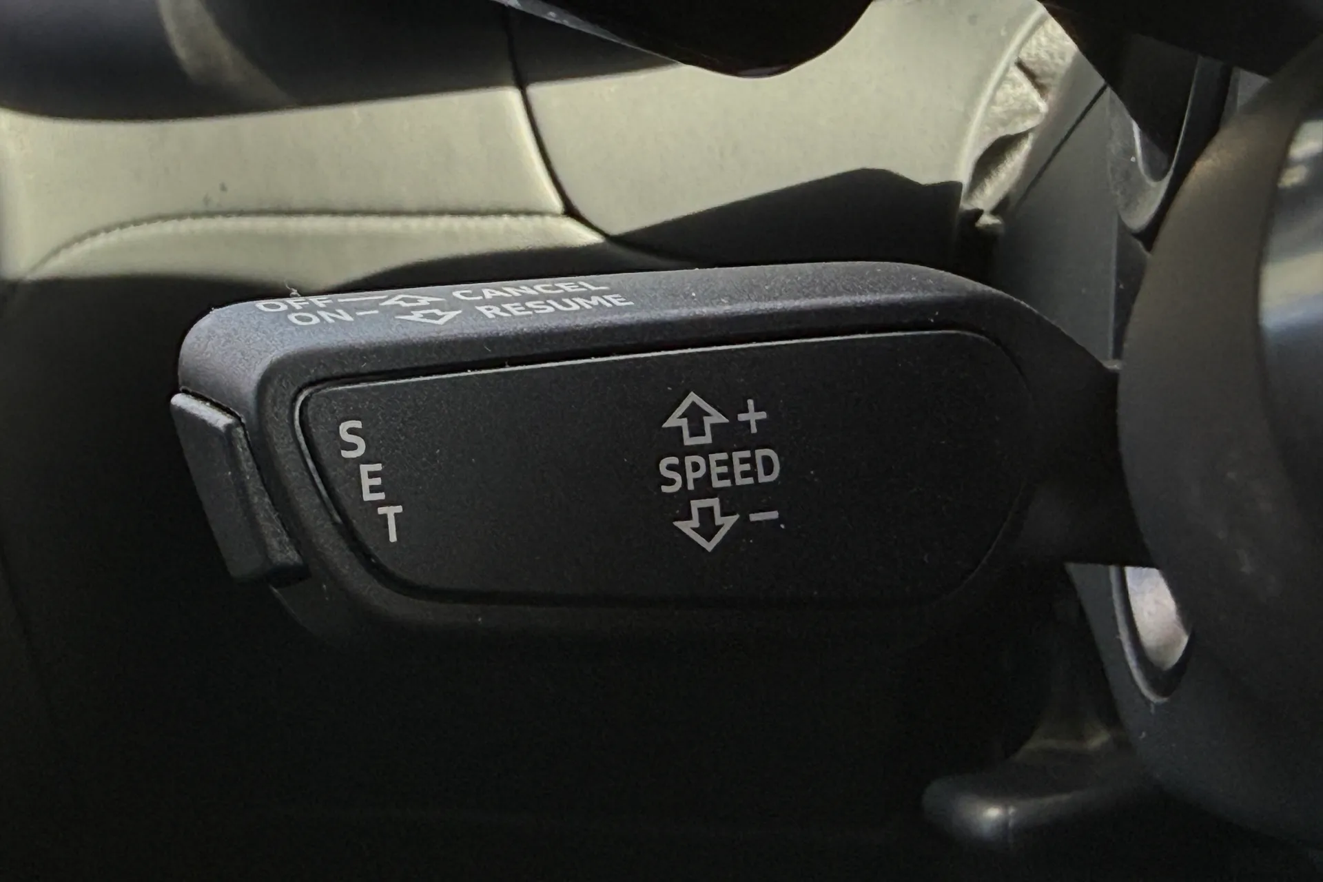 Audi R8 thumbnail image number 15