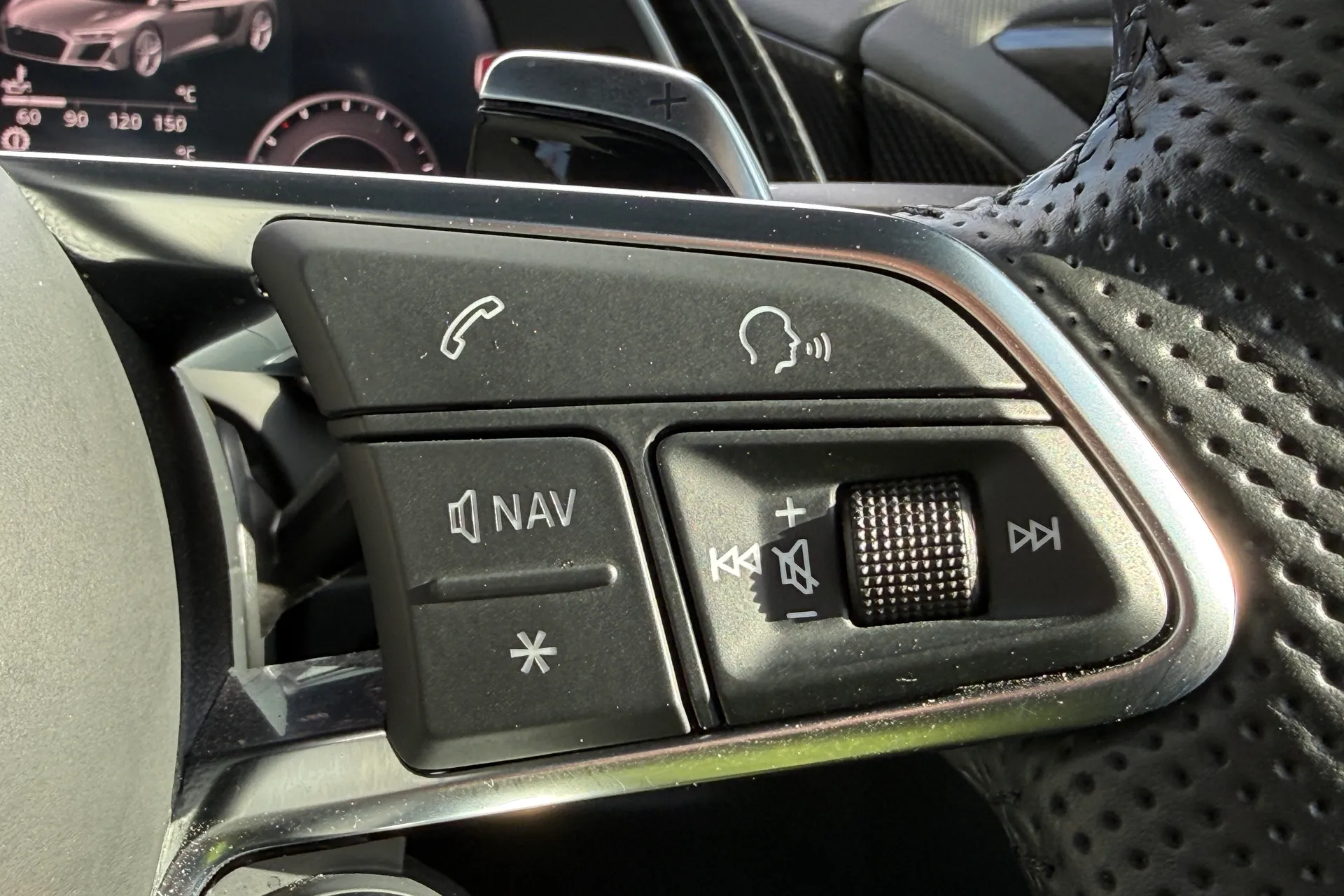 Audi R8 thumbnail image number 21