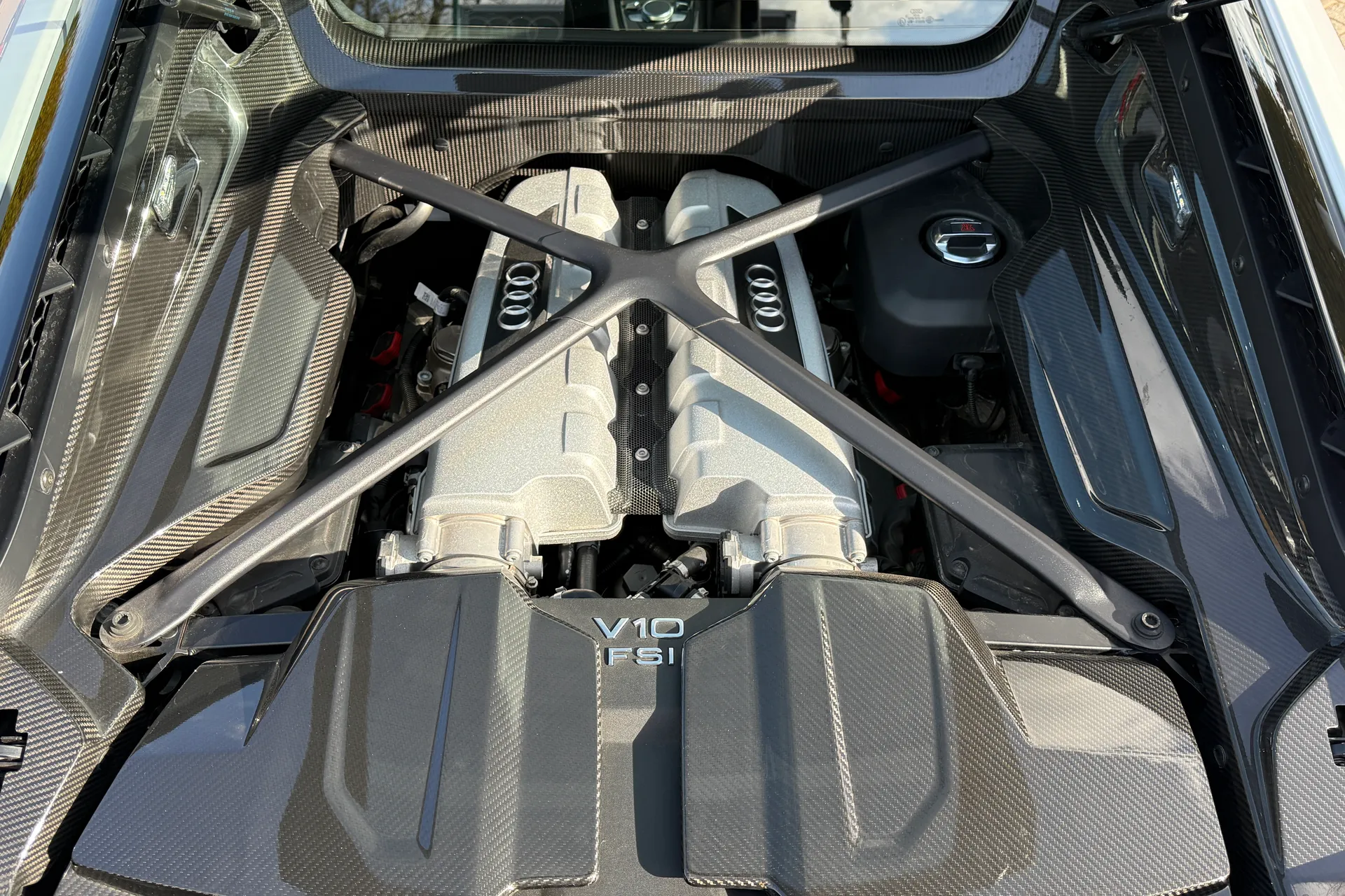 Audi R8 thumbnail image number 3