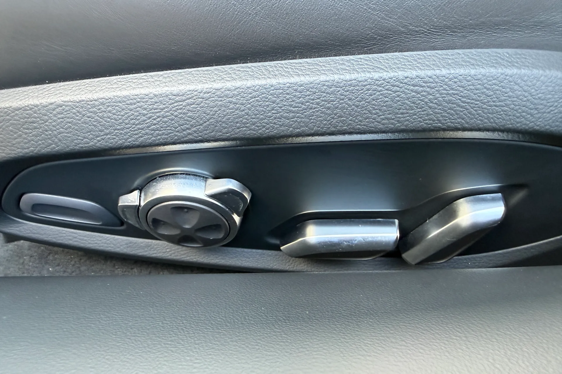 Audi R8 thumbnail image number 14