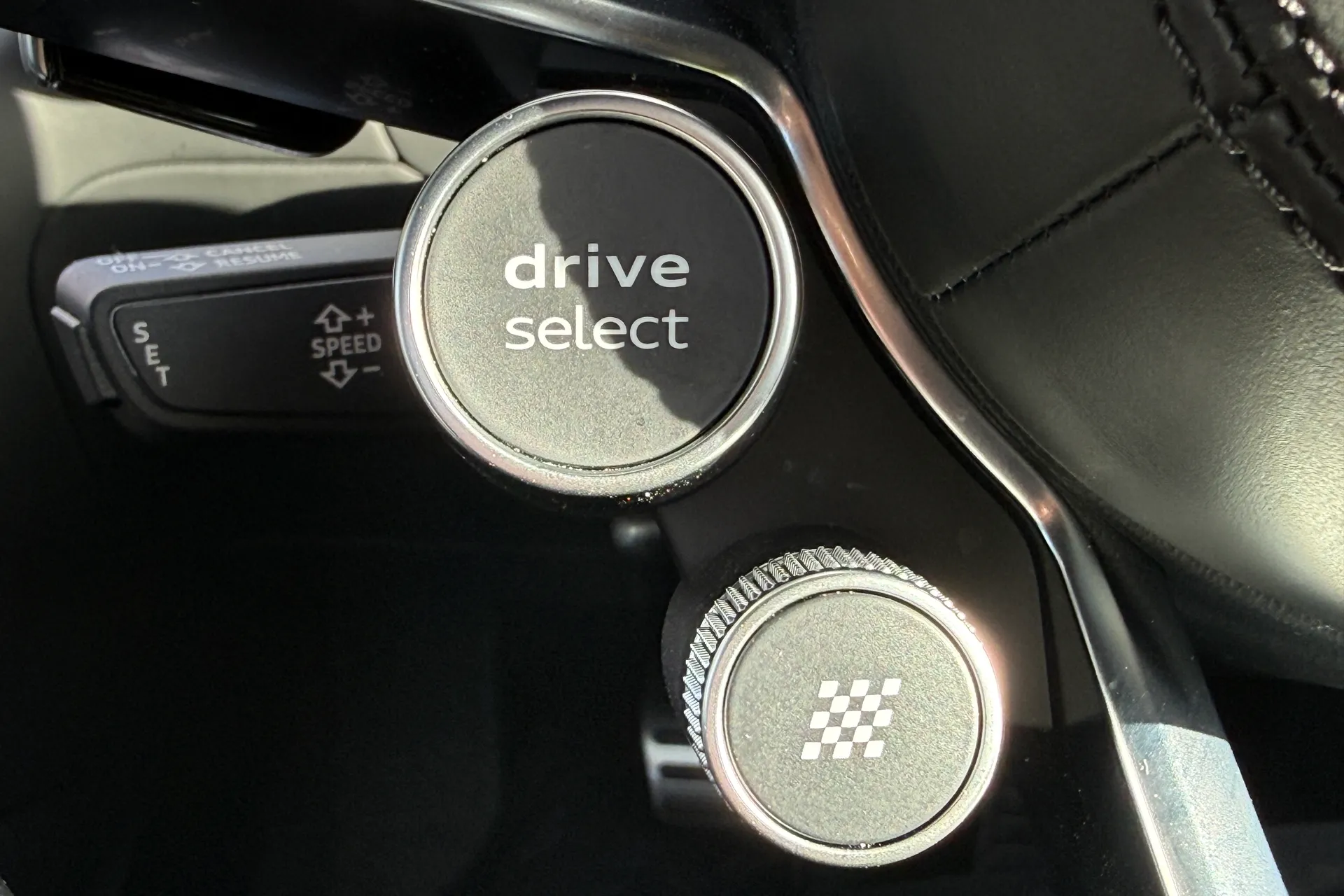 Audi R8 thumbnail image number 18