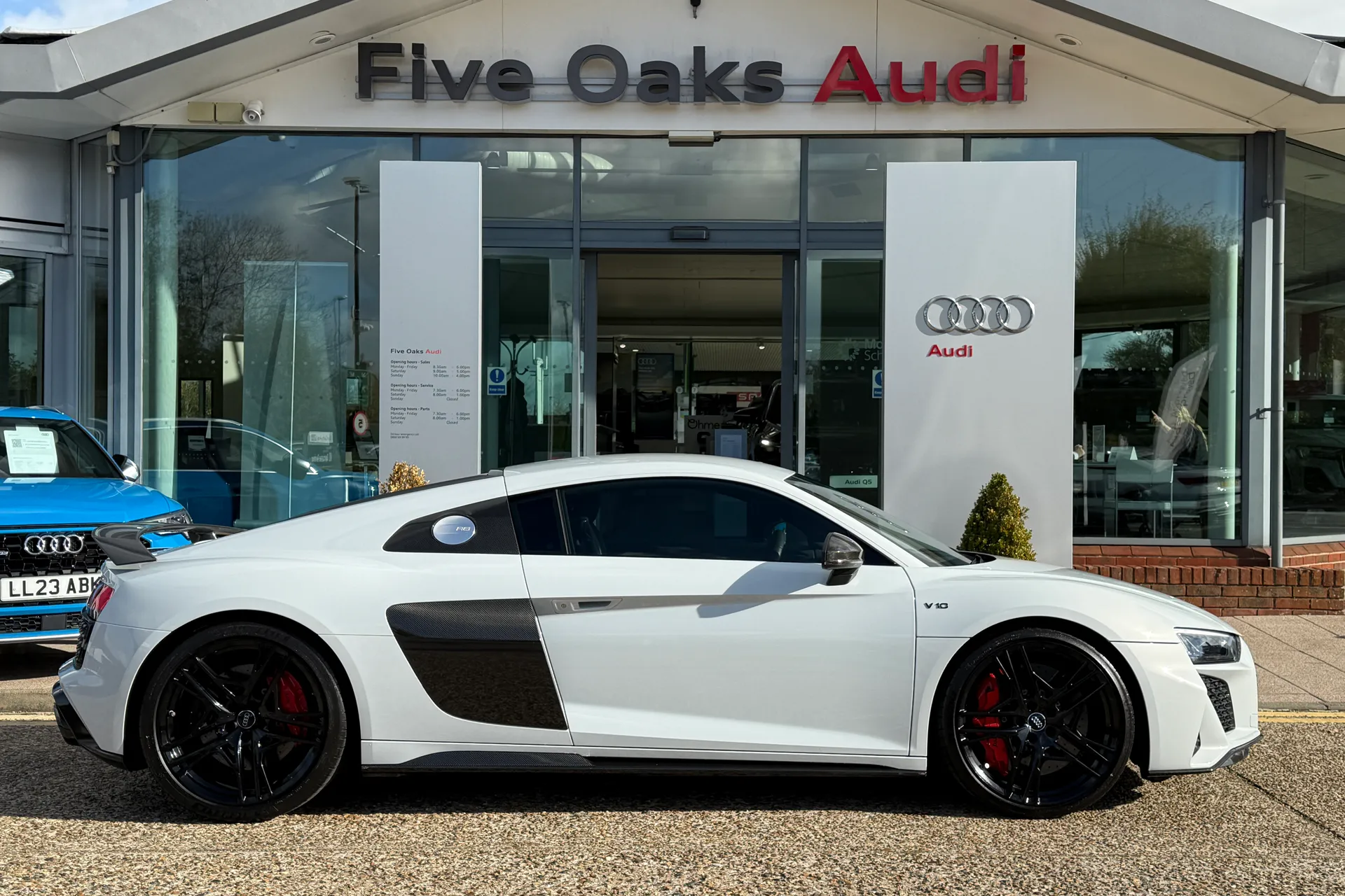 Audi R8 thumbnail image number 2