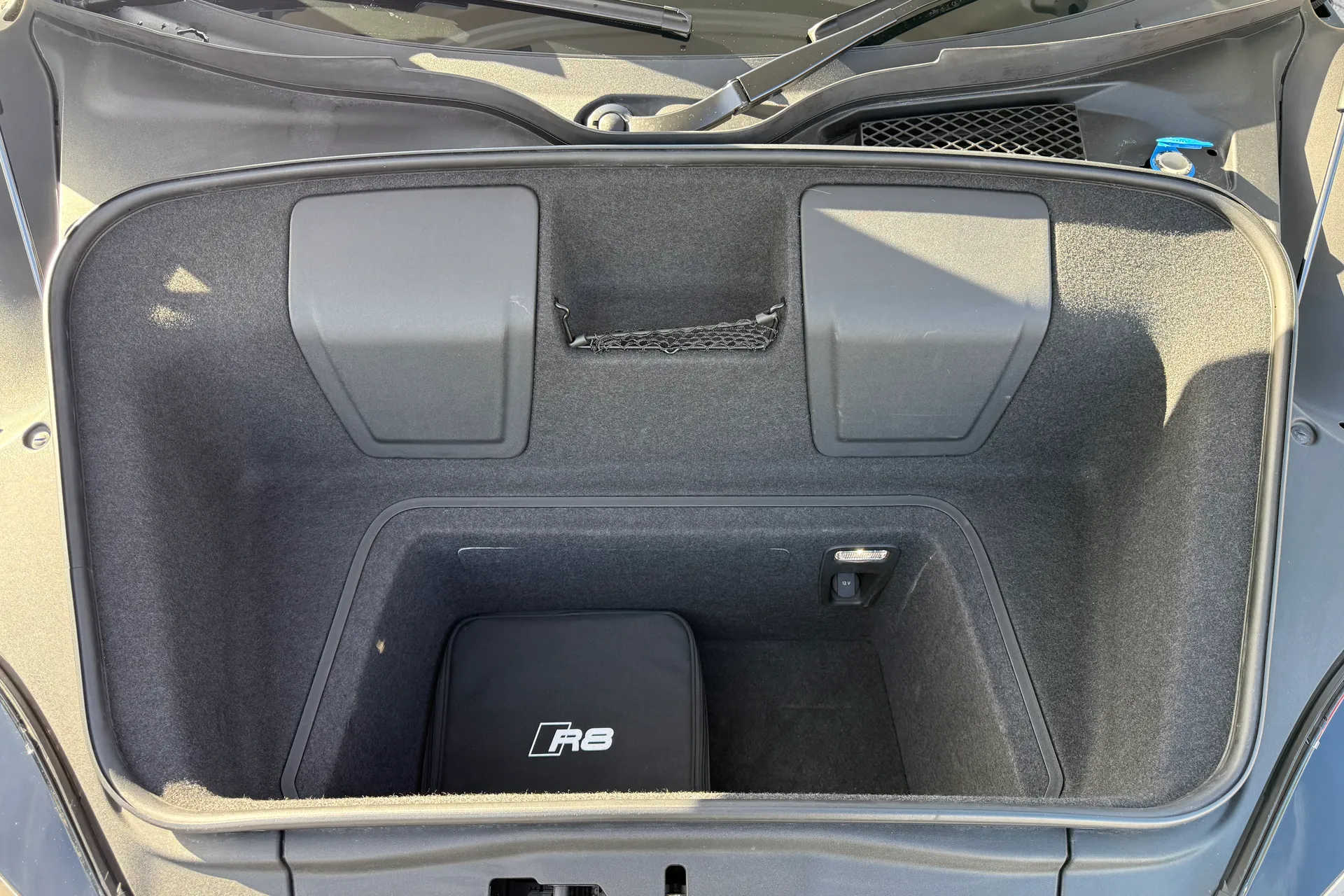 Audi R8 thumbnail image number 34