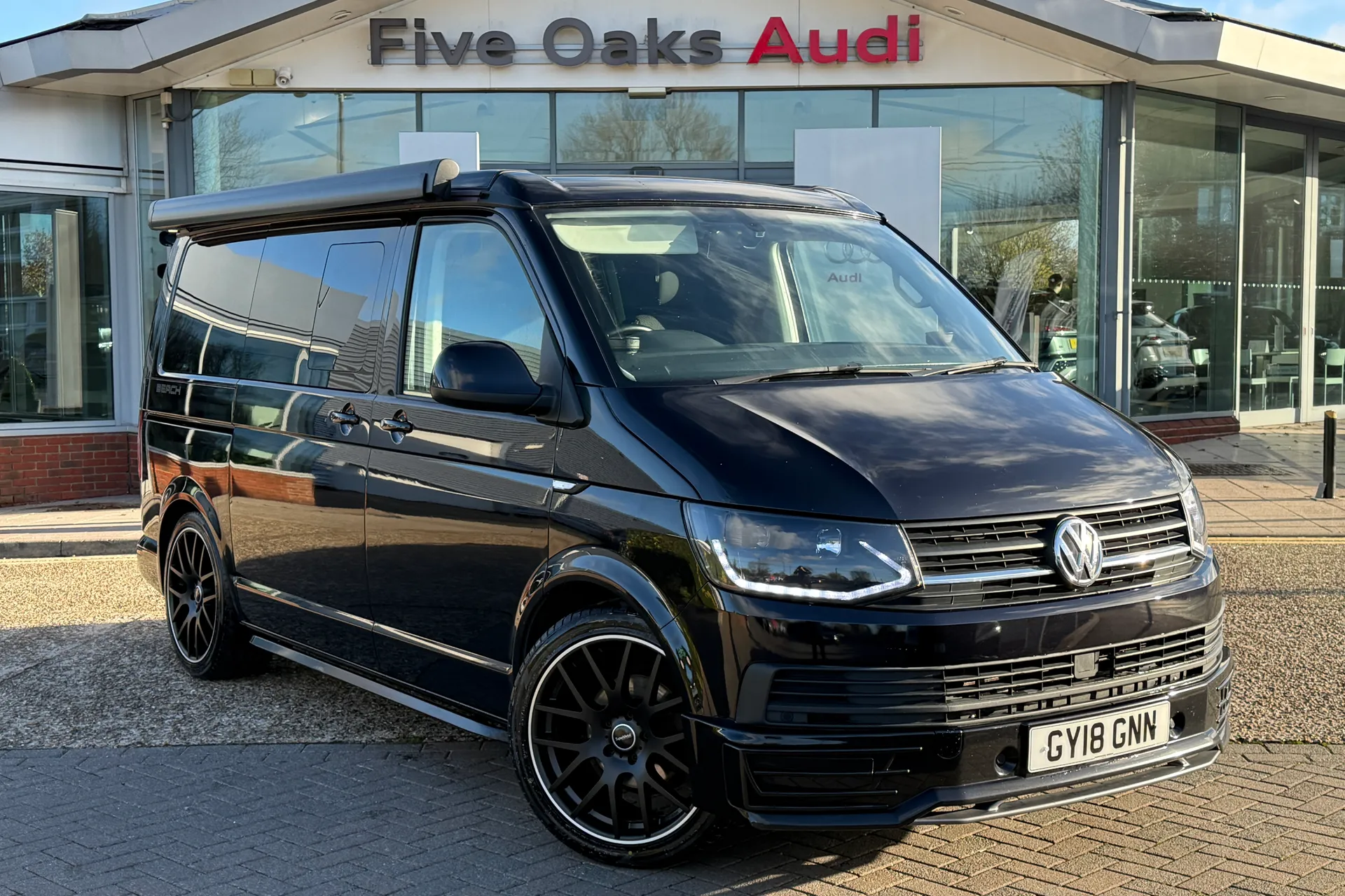 VOLKSWAGEN CALIFORNIA focused image