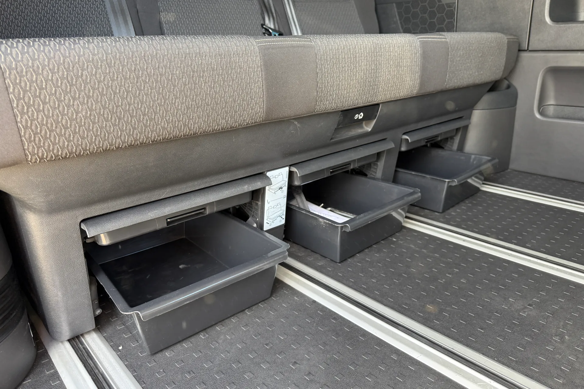 VOLKSWAGEN CALIFORNIA thumbnail image number 38