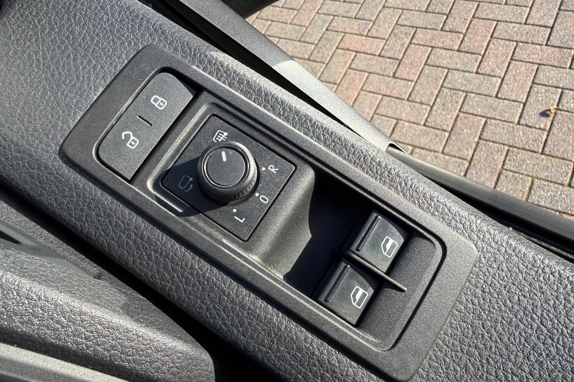 VOLKSWAGEN CALIFORNIA thumbnail image number 18