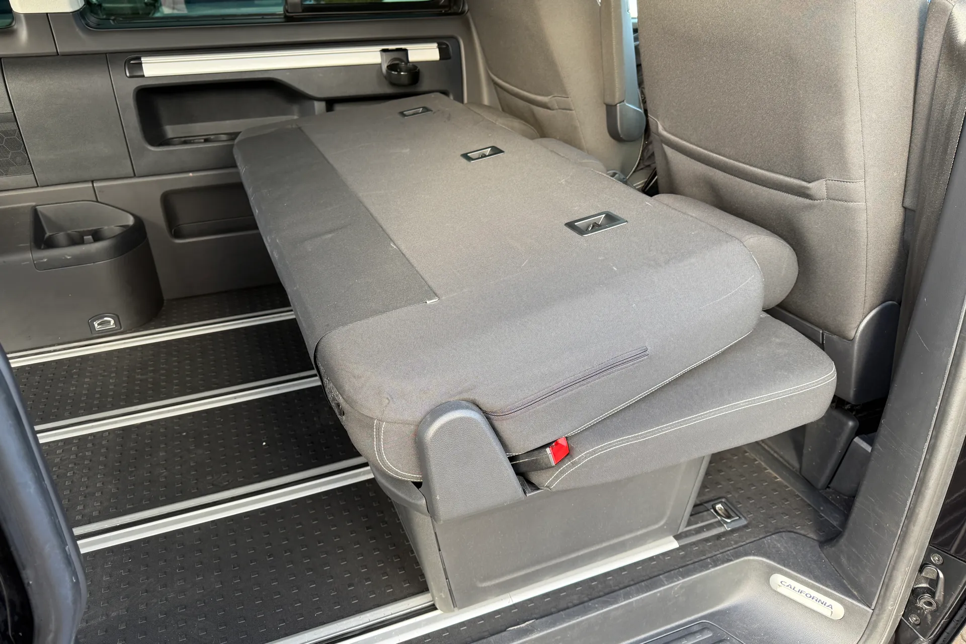 VOLKSWAGEN CALIFORNIA thumbnail image number 37