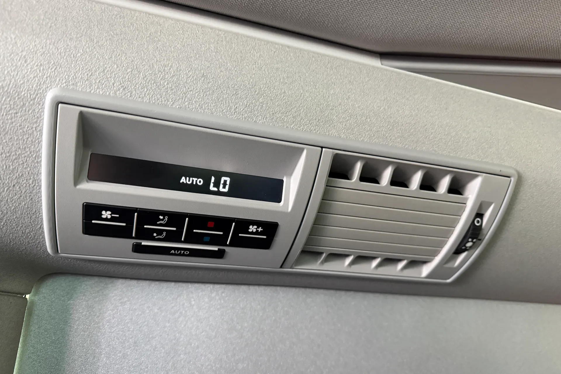 VOLKSWAGEN CALIFORNIA thumbnail image number 17