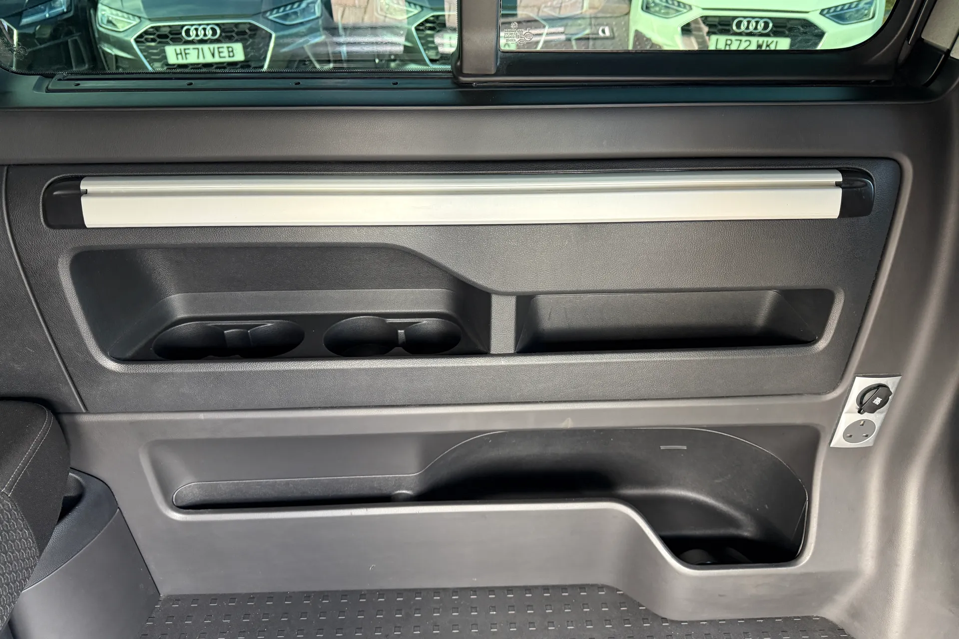 VOLKSWAGEN CALIFORNIA thumbnail image number 57