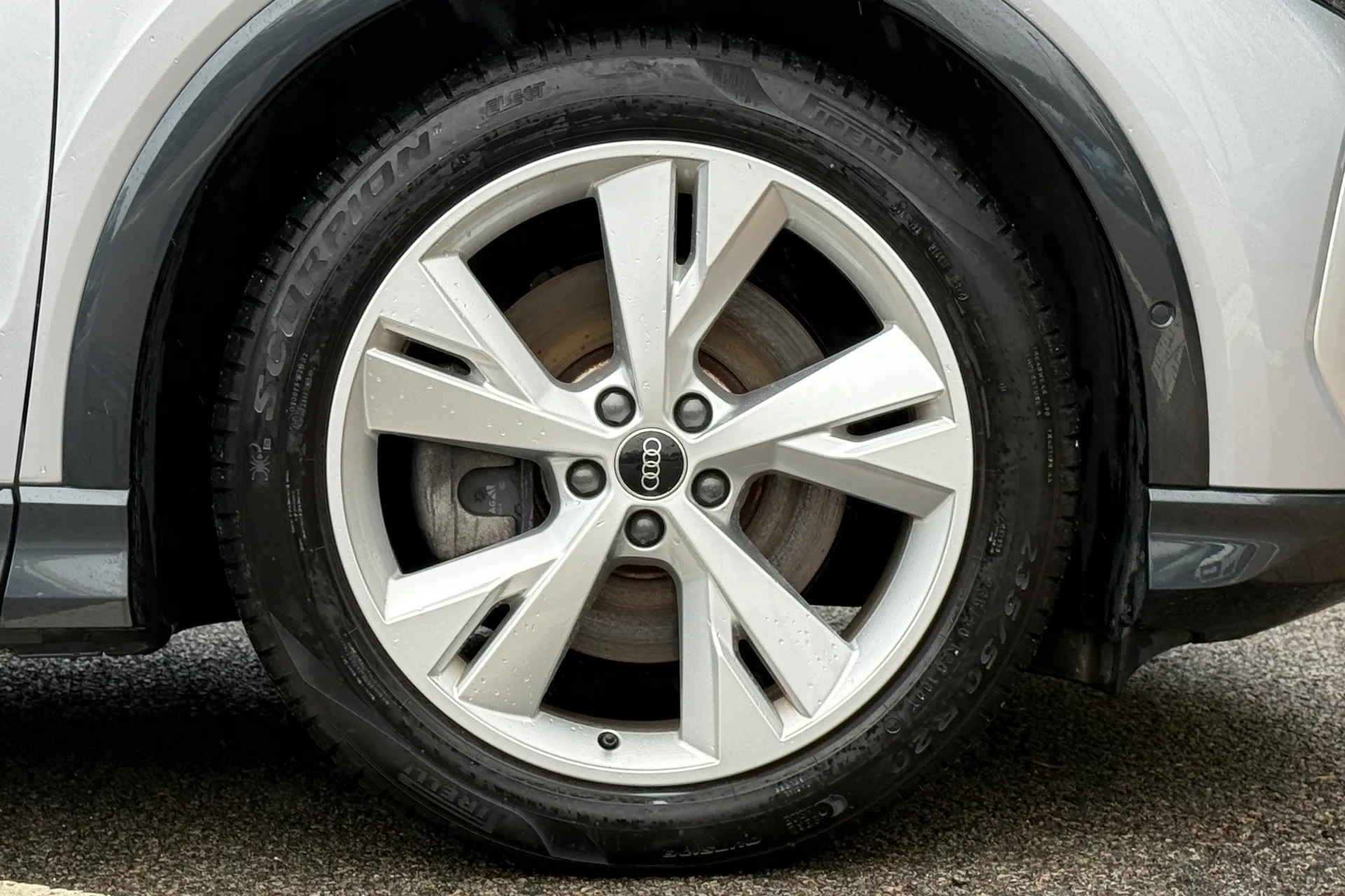 Audi Q4 thumbnail image number 14