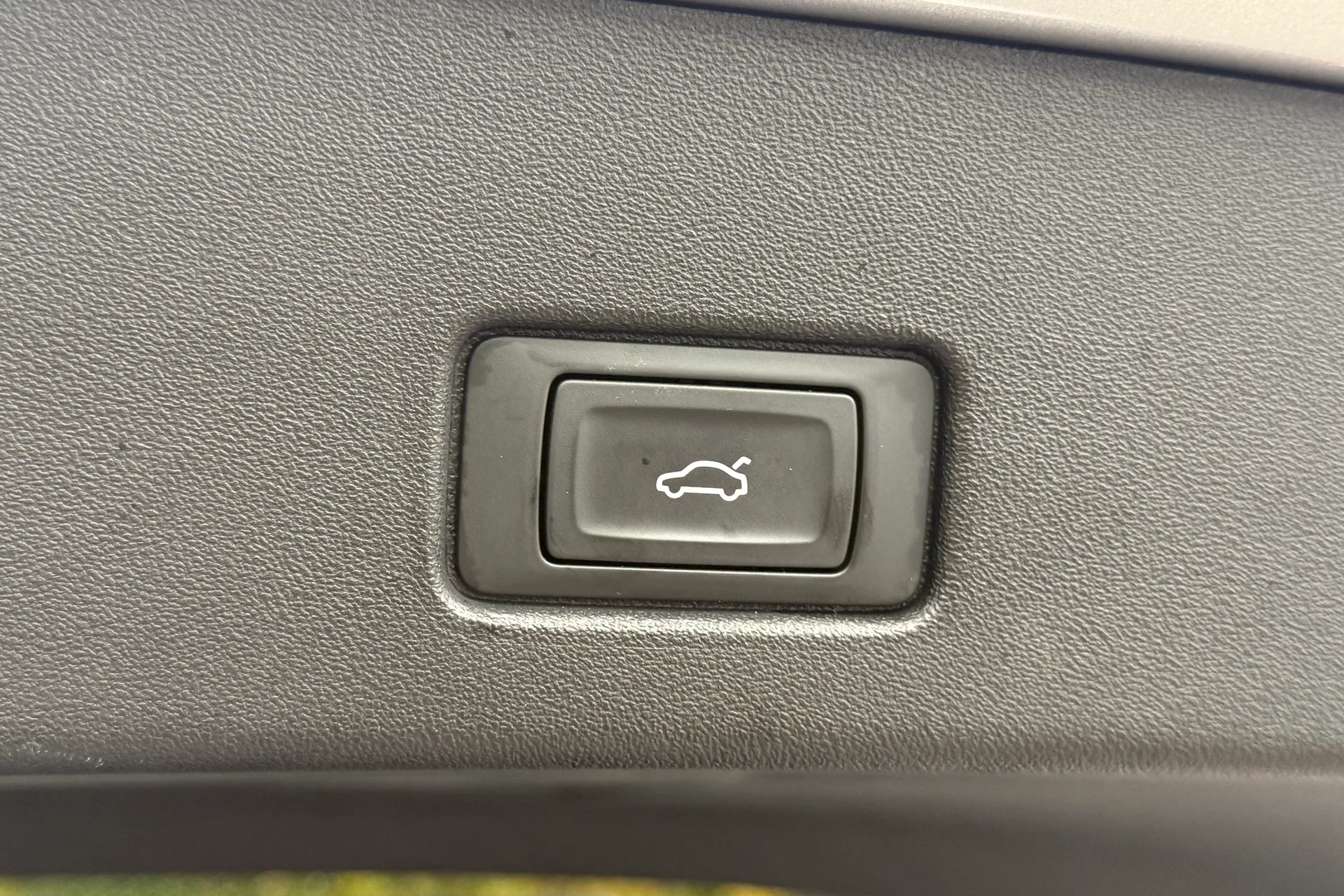 Audi Q4 thumbnail image number 31