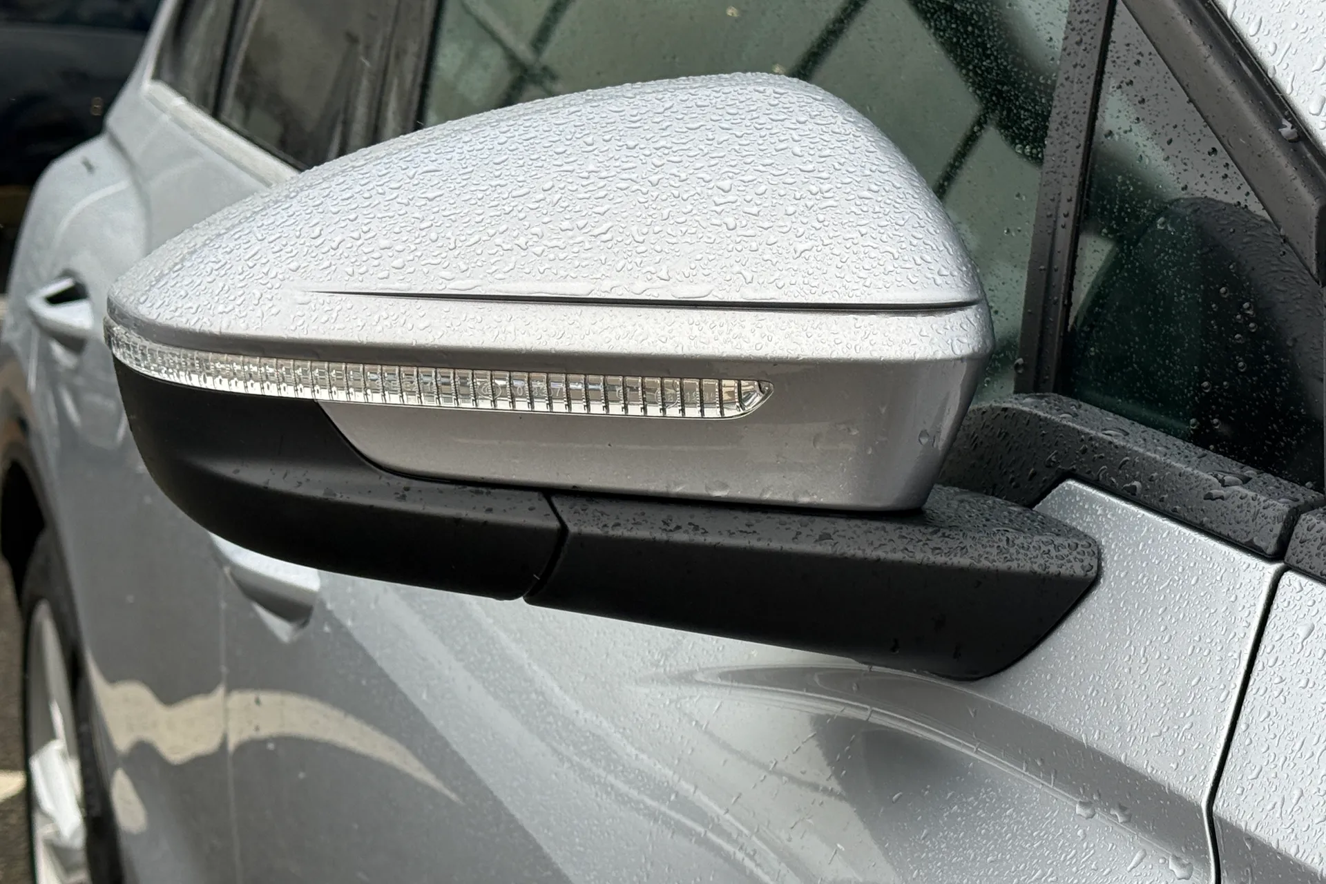 Audi Q4 thumbnail image number 9